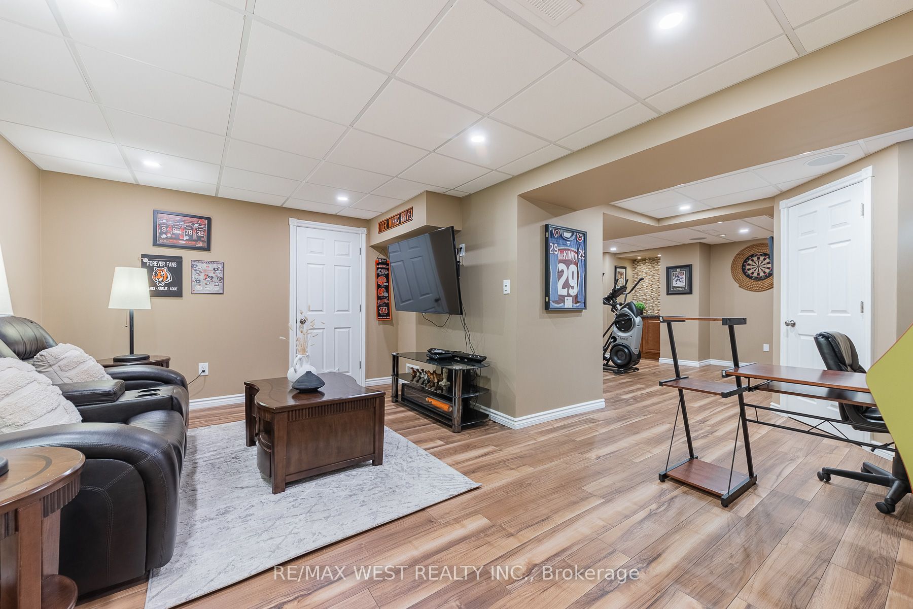 284 Alexander Crescent