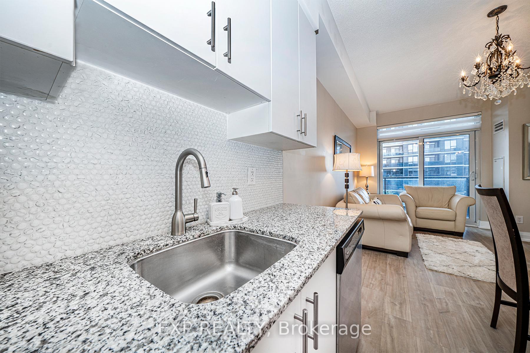 2 Bedrooms Condo at 3600 Highway 7, Vaughan For sale