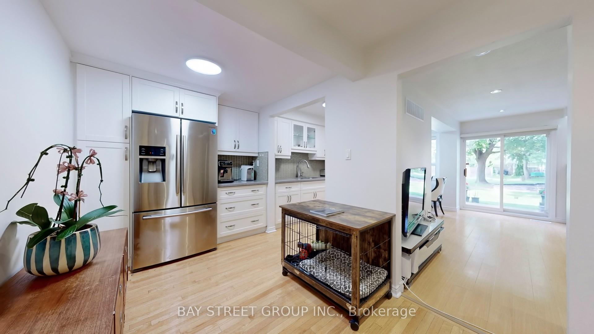 3 Bedrooms Condo at 99 Brimwood, Toronto For sale
