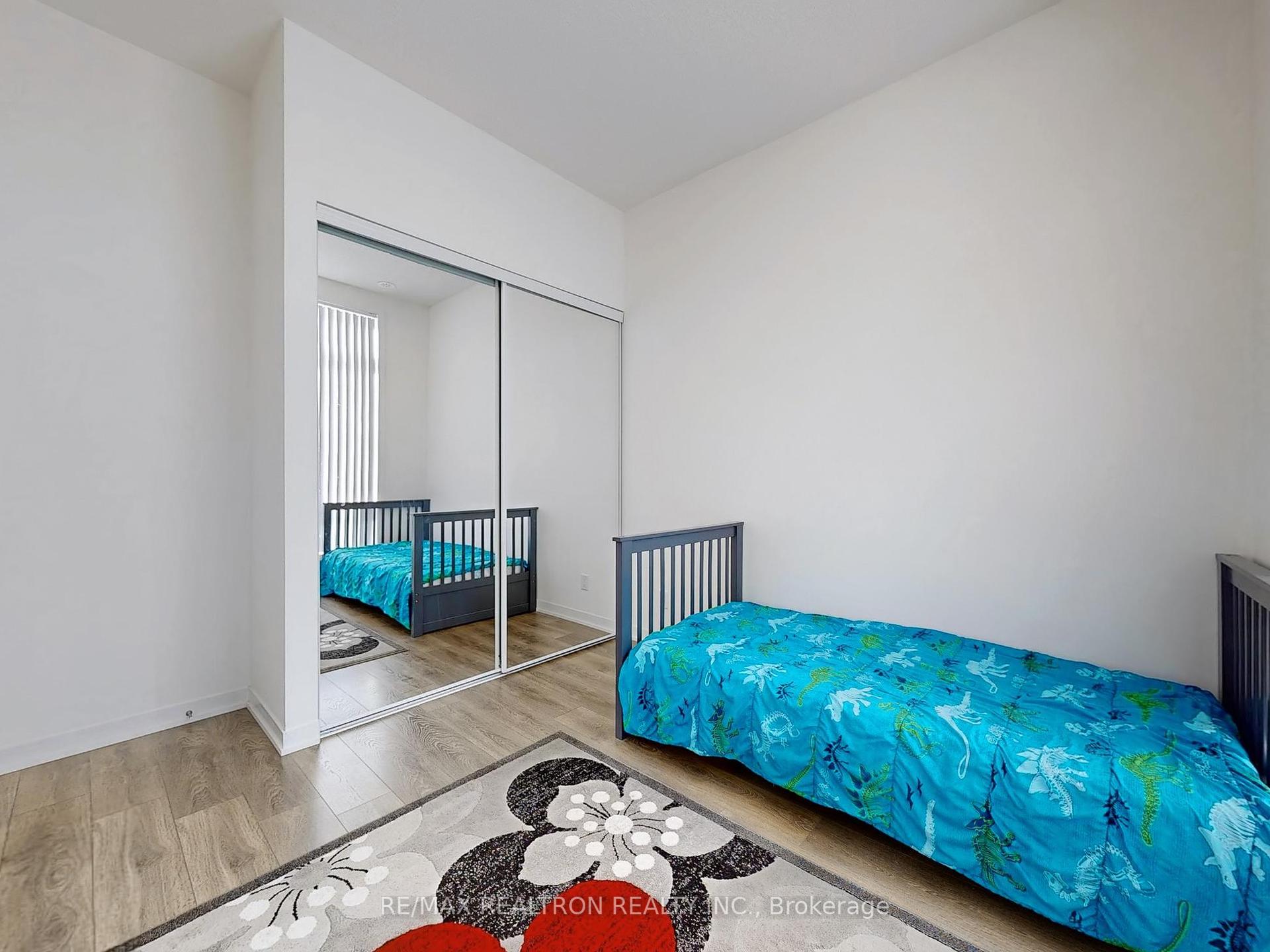 2 Bedrooms Condo at 160 Canon Jackson, Toronto For sale