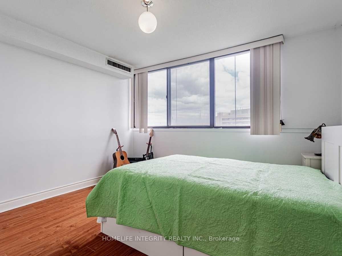 3 Bedrooms Condo at 150 Neptune, Toronto For sale