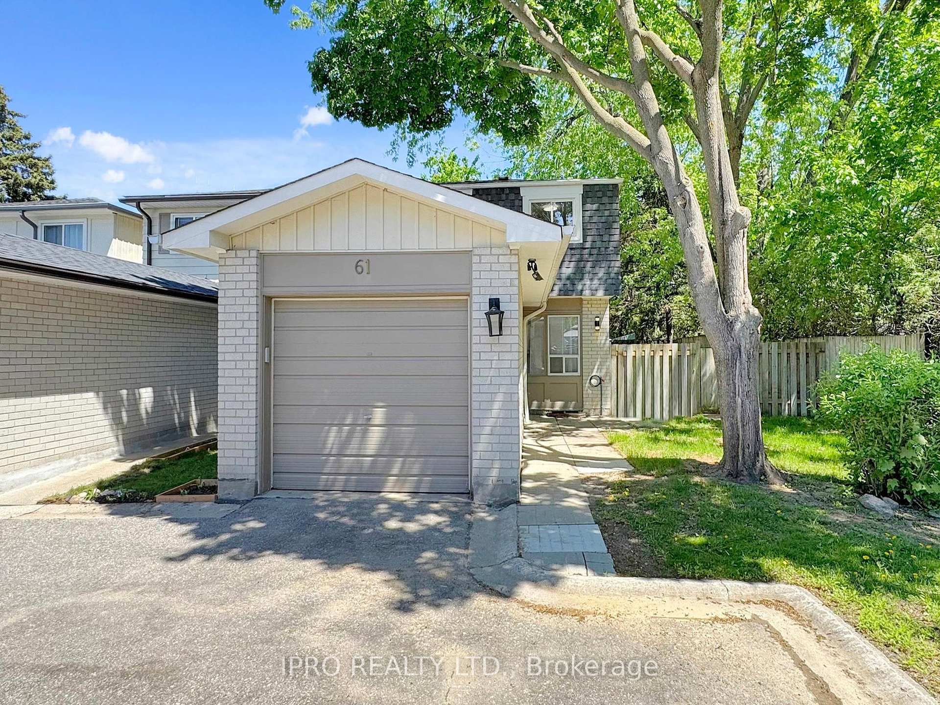 4 Bedrooms Condo at 61 Plum Tree, Toronto For sale