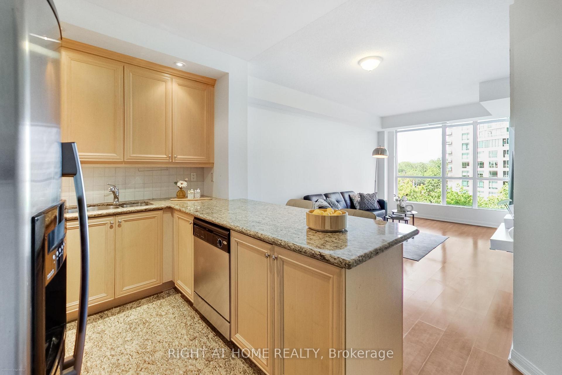2 Bedrooms Condo at 628 Fleet, Toronto For sale