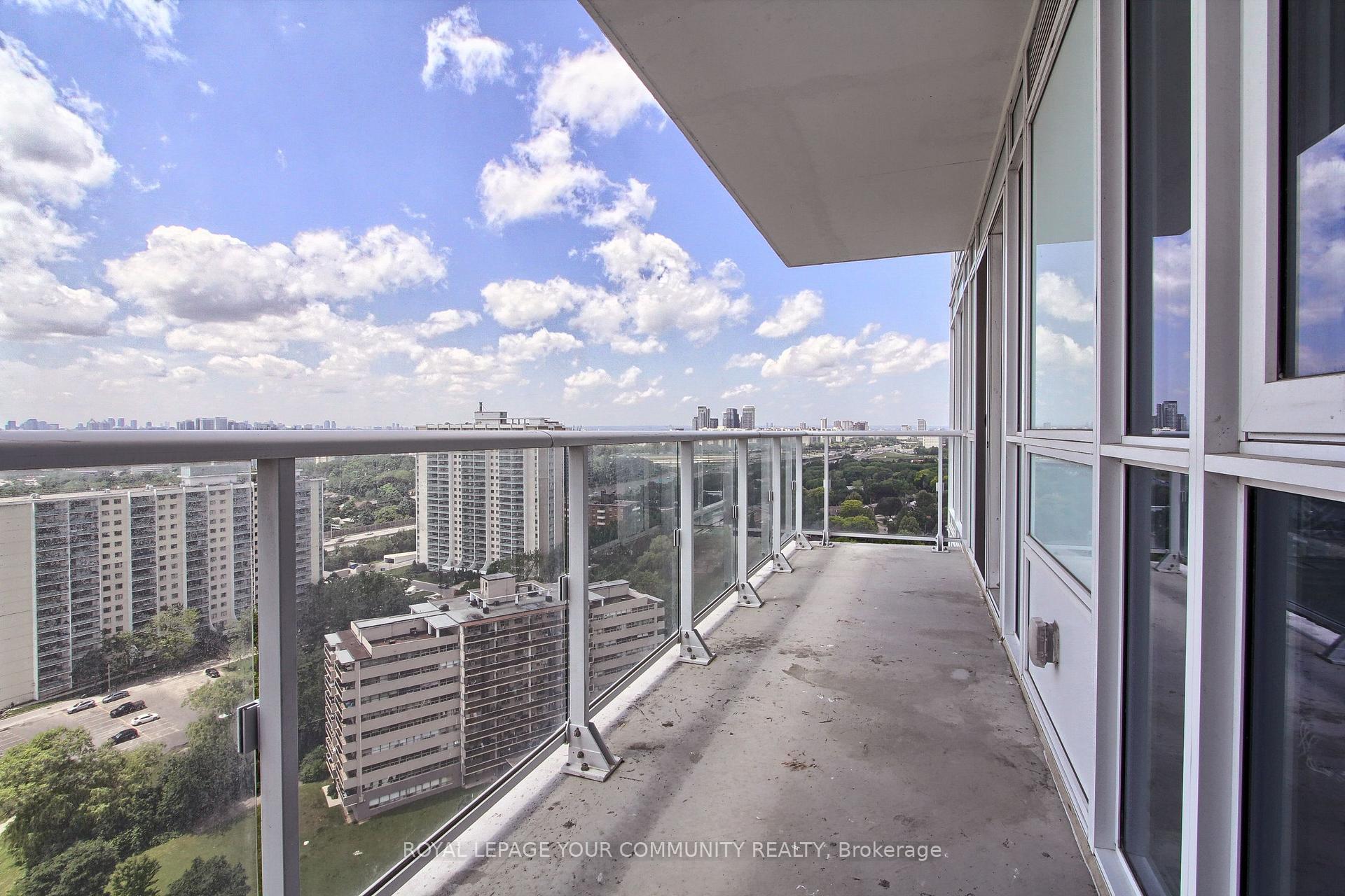 2 Bedrooms Condo at 10 Deerlick, Toronto For sale