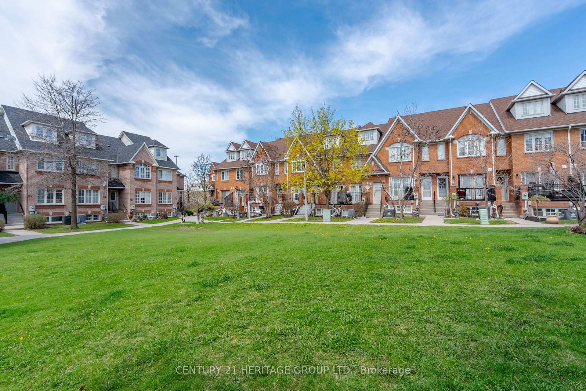 3 Bedrooms Condo at 124 Rory,  Toronto For sale