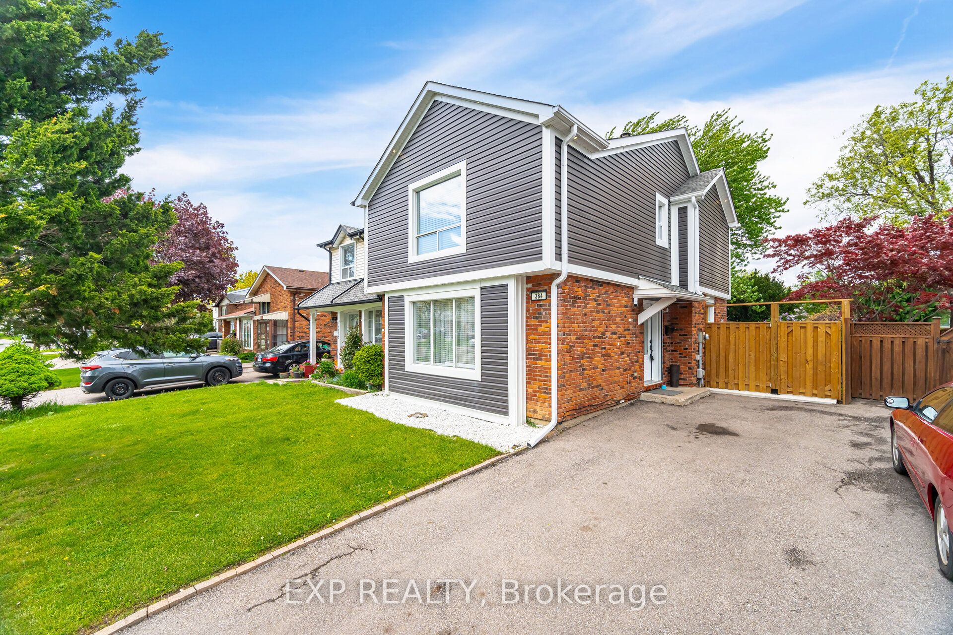 384 Daralea Heights