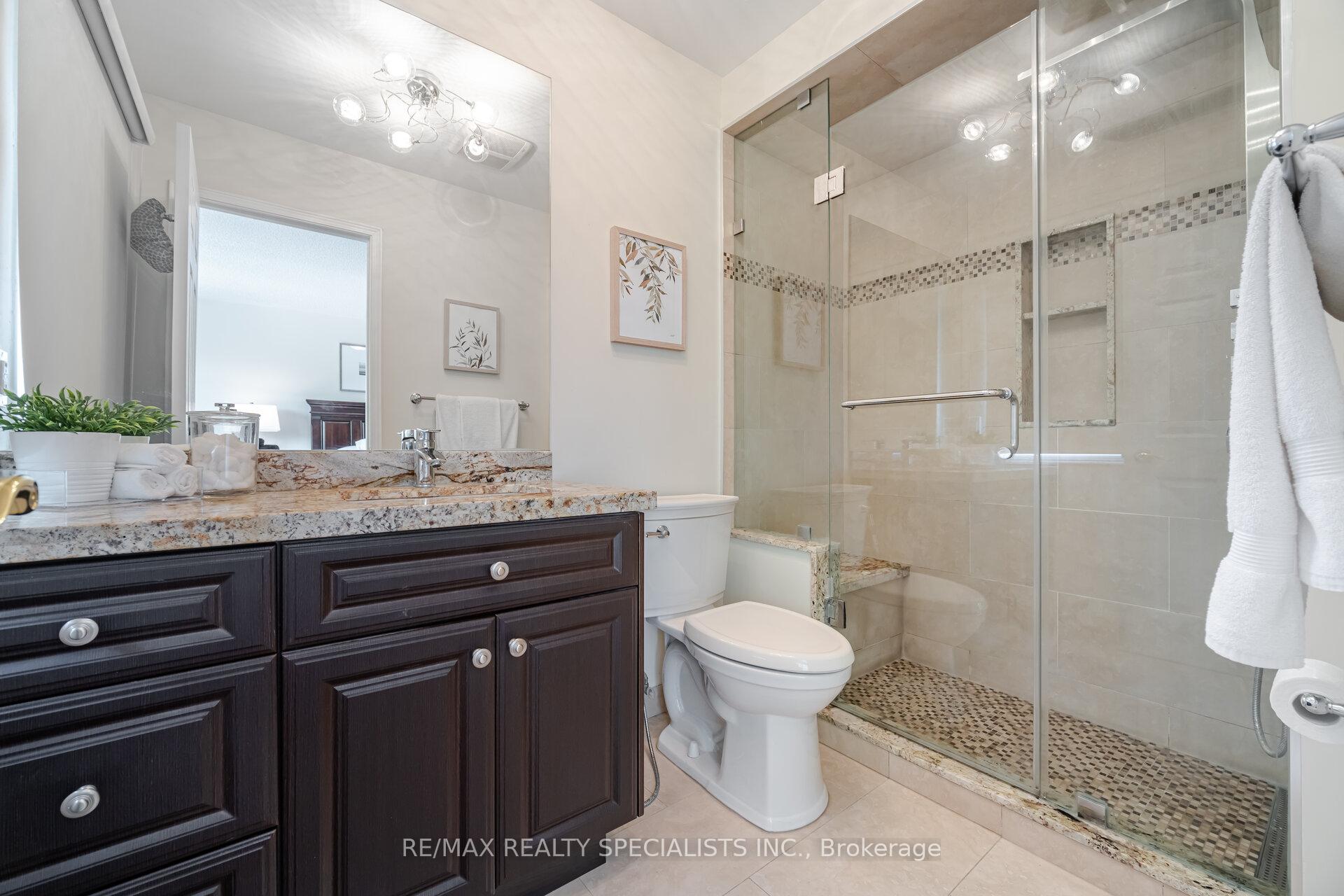 4 Bedrooms Condo at 5230 Glen Erin, Mississauga For sale