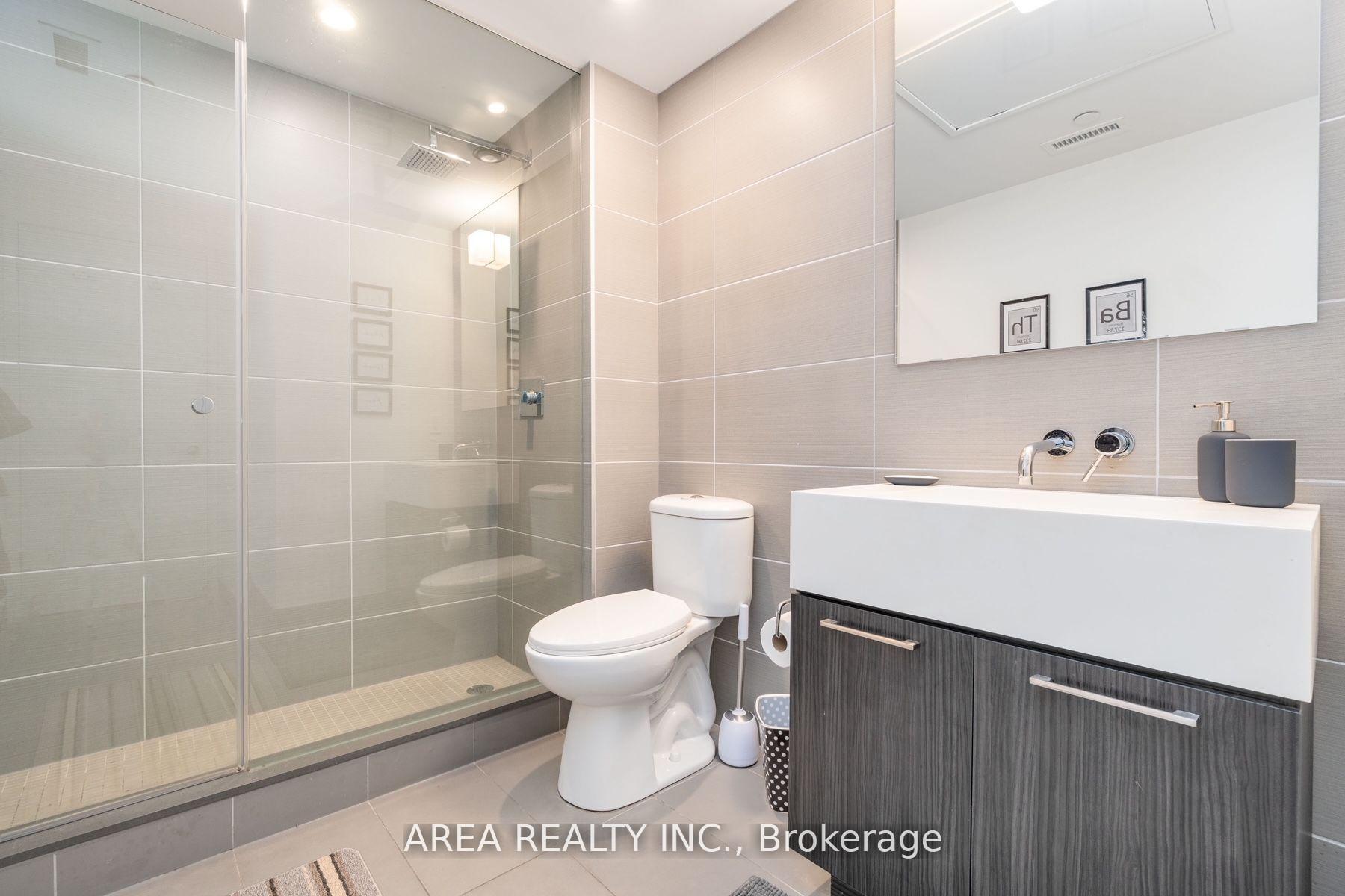 2 Bedrooms Condo at 461 Adelaide, Toronto For sale
