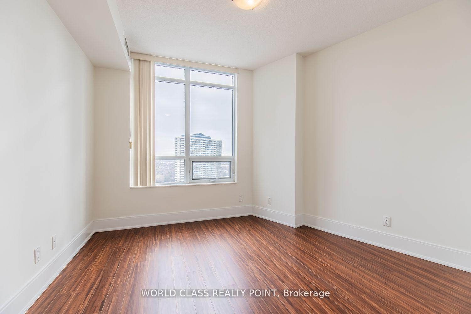 2 Bedrooms Condo at 330 Burnhamthorpe, Mississauga For sale