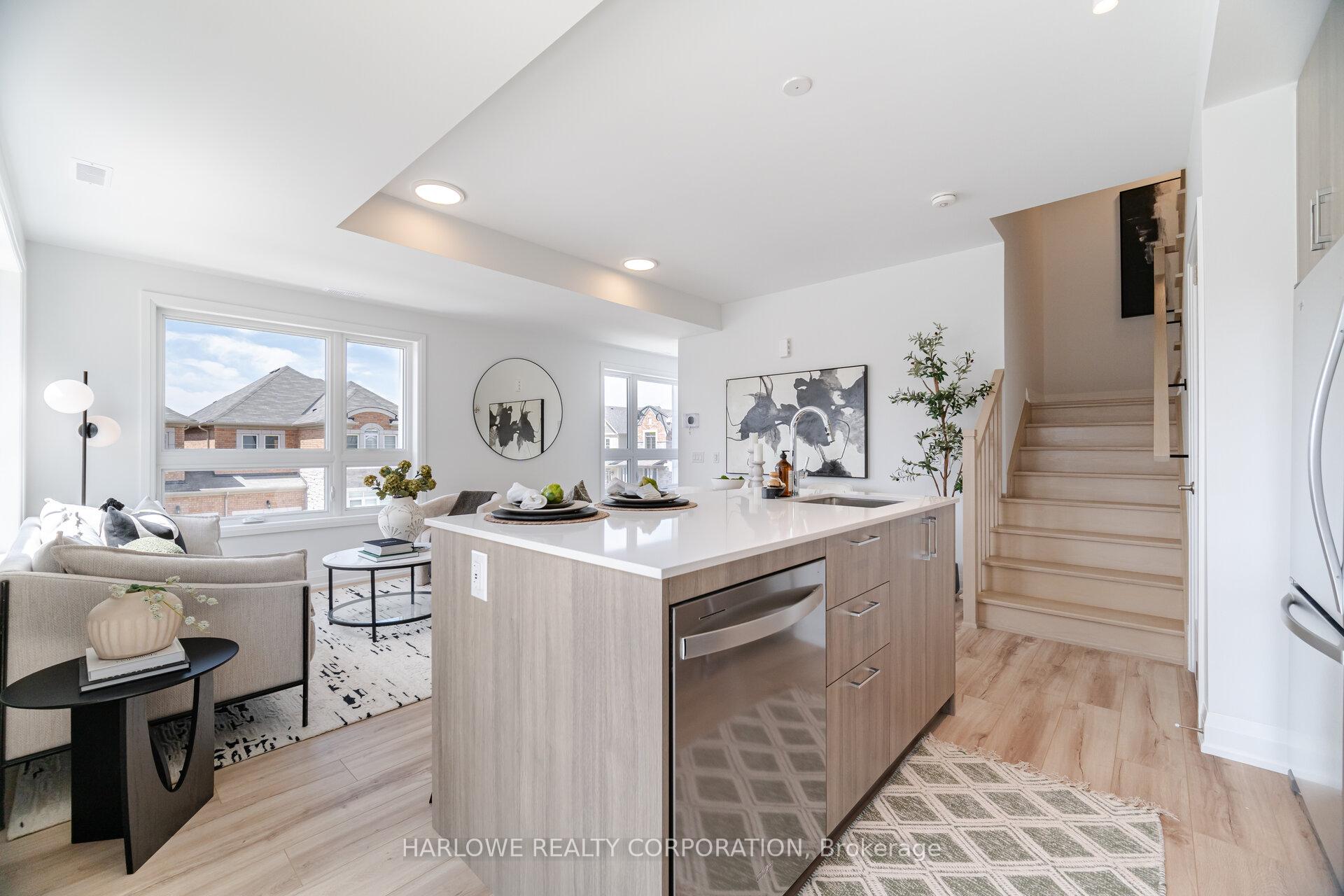 3 Bedrooms Condo at 274 Ironside, Oakville For sale