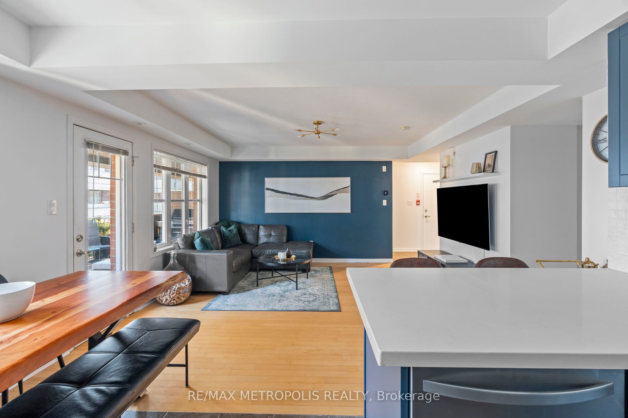 734 Neighbourhood Circle, #4