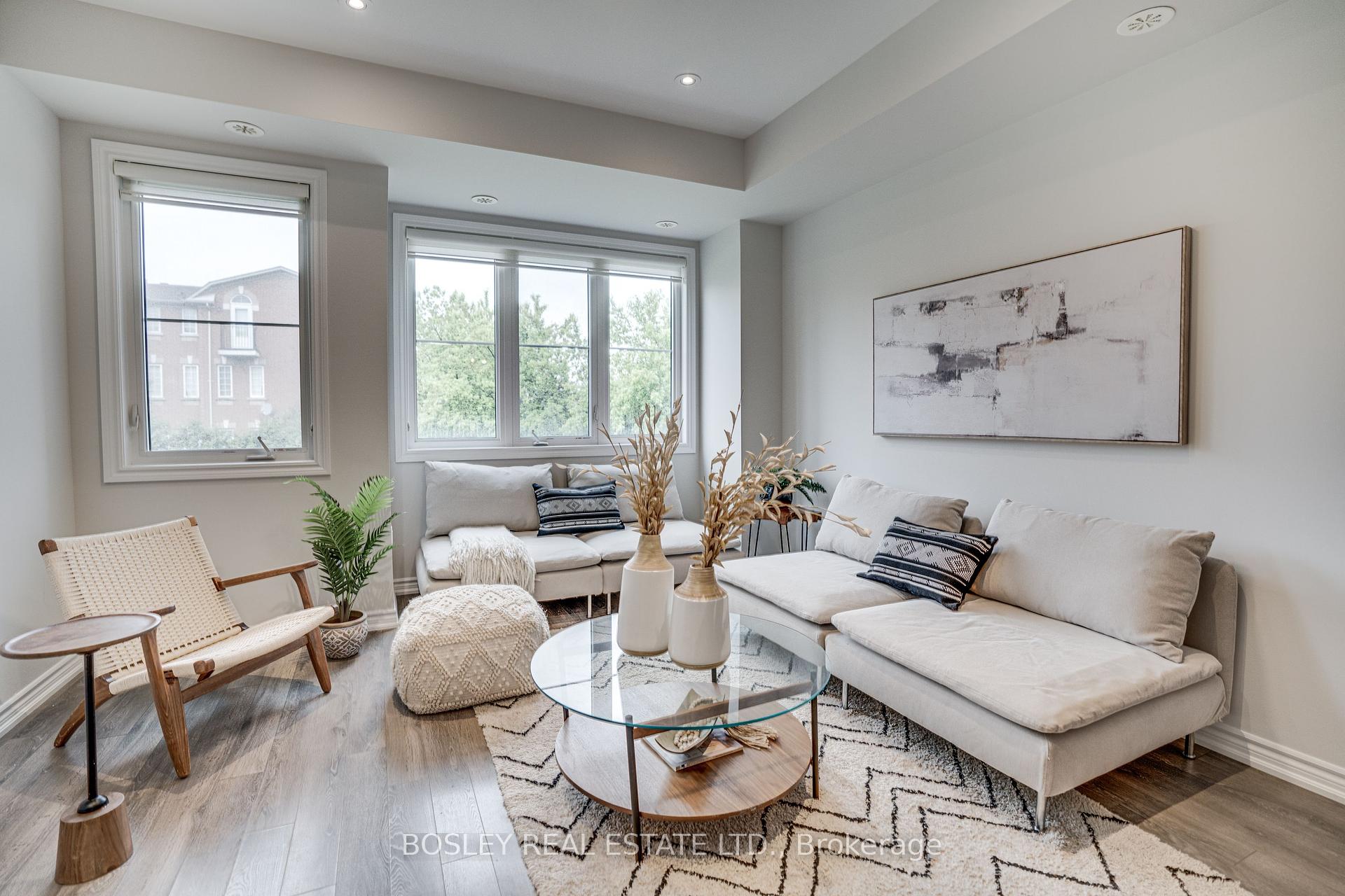 2 Bedrooms Condo at 390 Hopewell, Toronto For sale