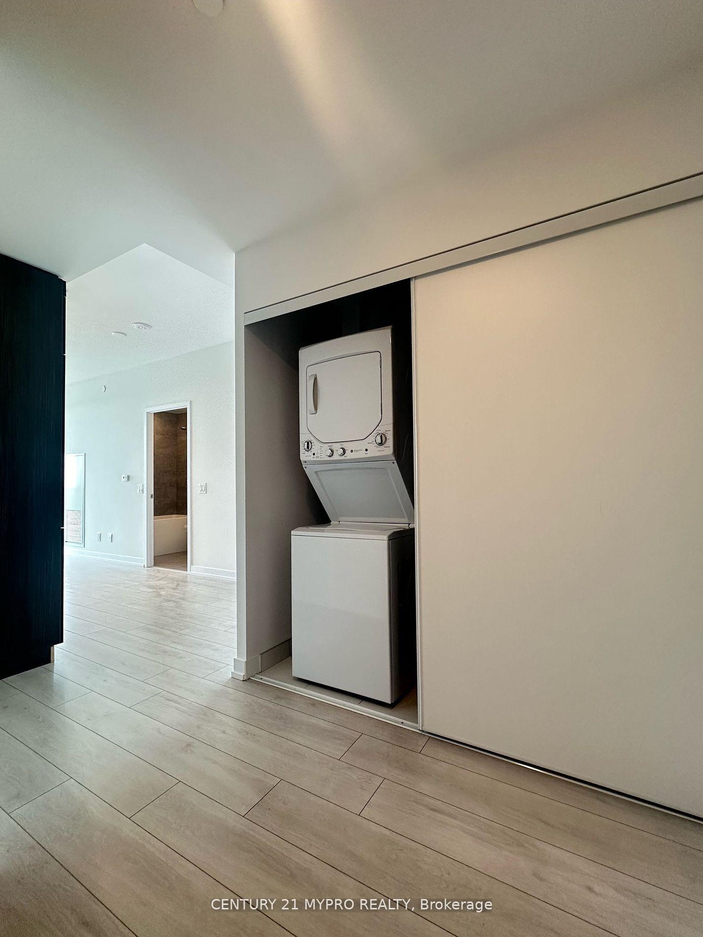 2 Bedrooms Condo at 500 Dupont,  Toronto For sale