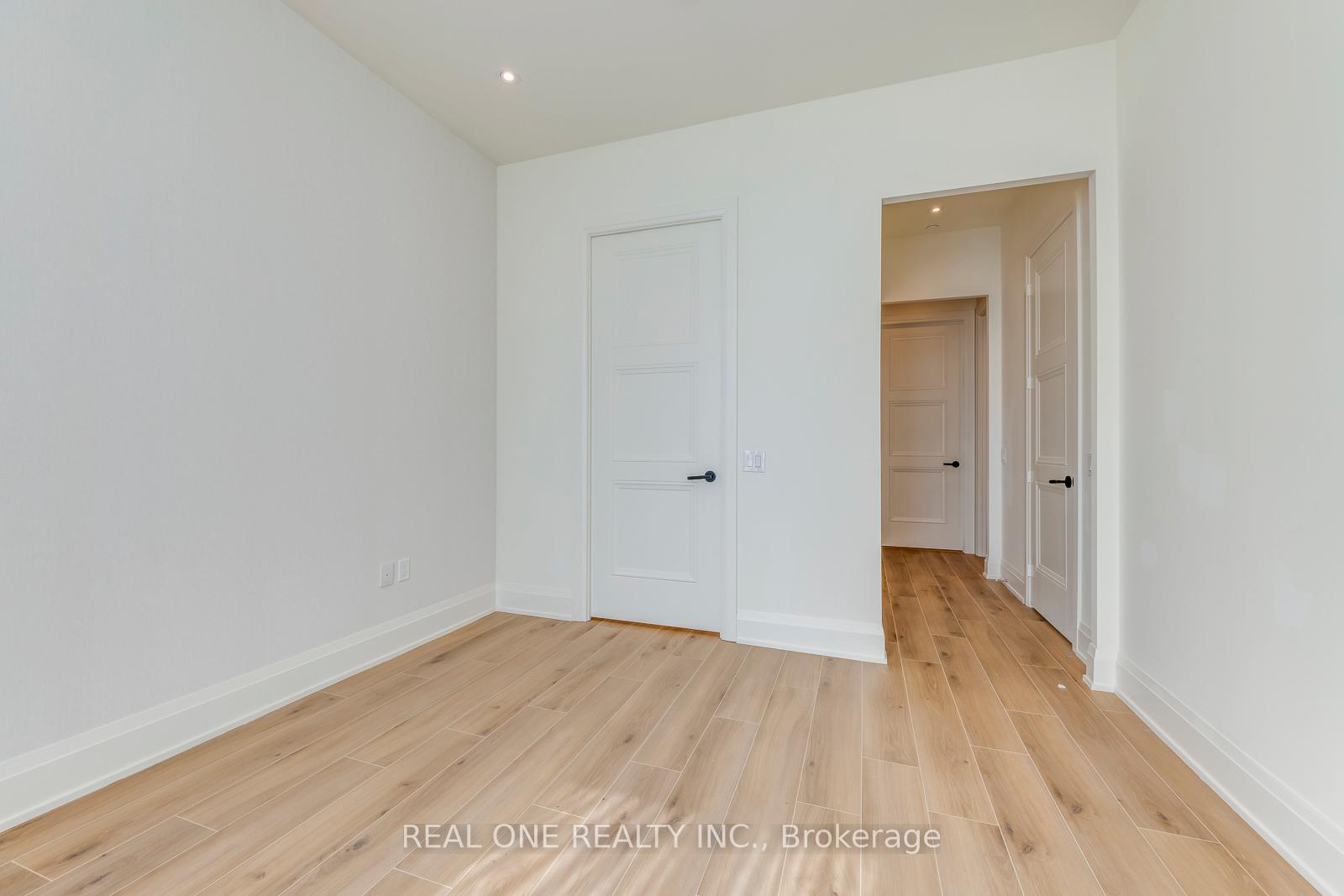 3 Bedrooms Condo at 509 Dundas, Oakville For sale