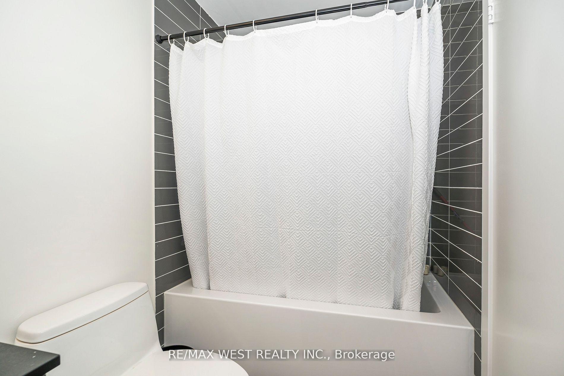 2 Bedrooms Condo at 859 The Queensway, Toronto For sale