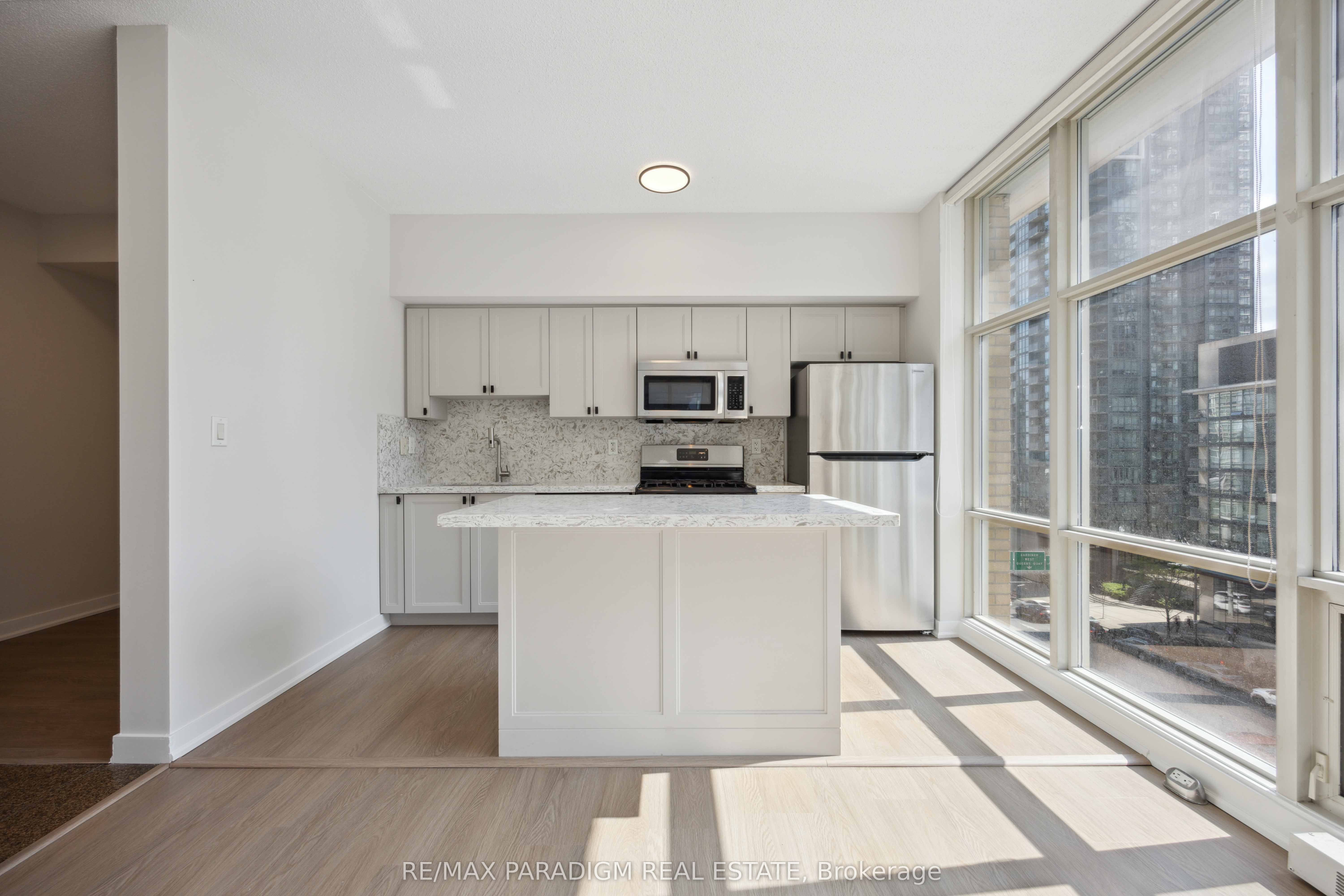 9 Spadina Avenue, #611