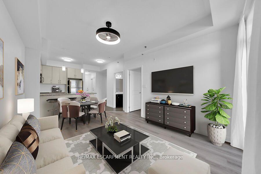 2 Bedrooms Condo at 5317 Upper Middle, Burlington For sale
