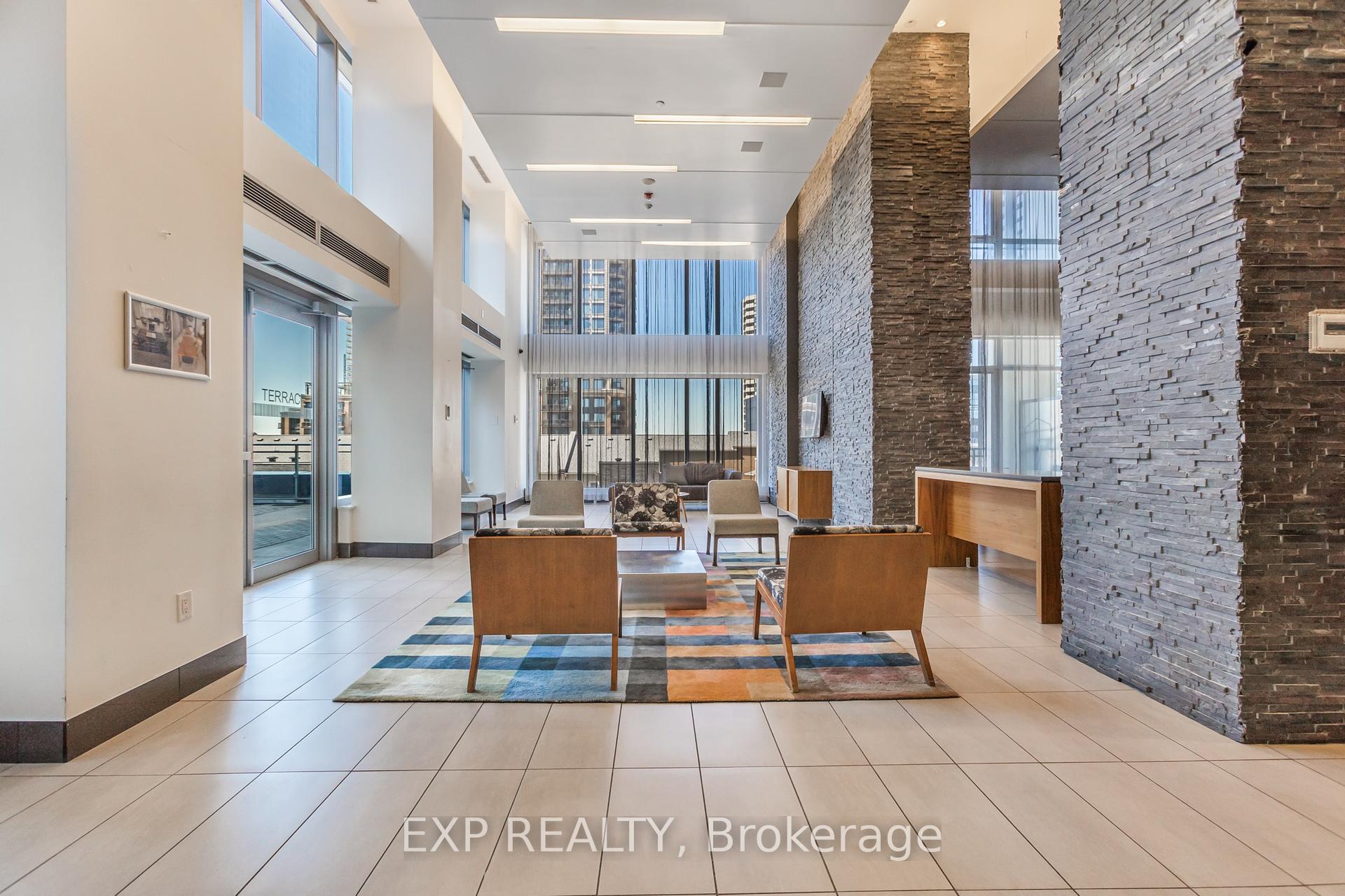 2 Bedrooms Condo at 360 Square One, Mississauga For sale