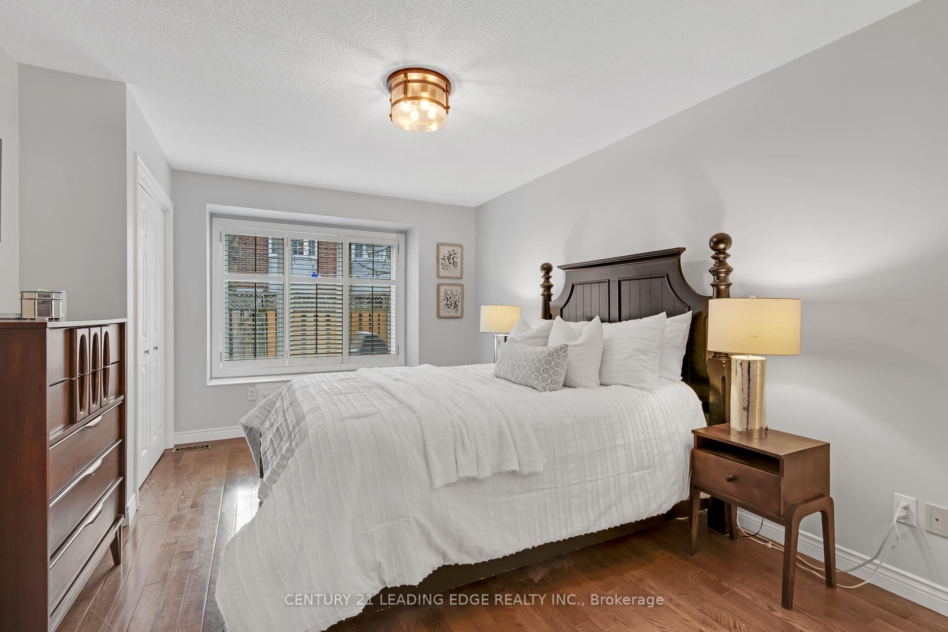 3 Bedrooms Condo at 2435 Woodward,  Burlington For sale