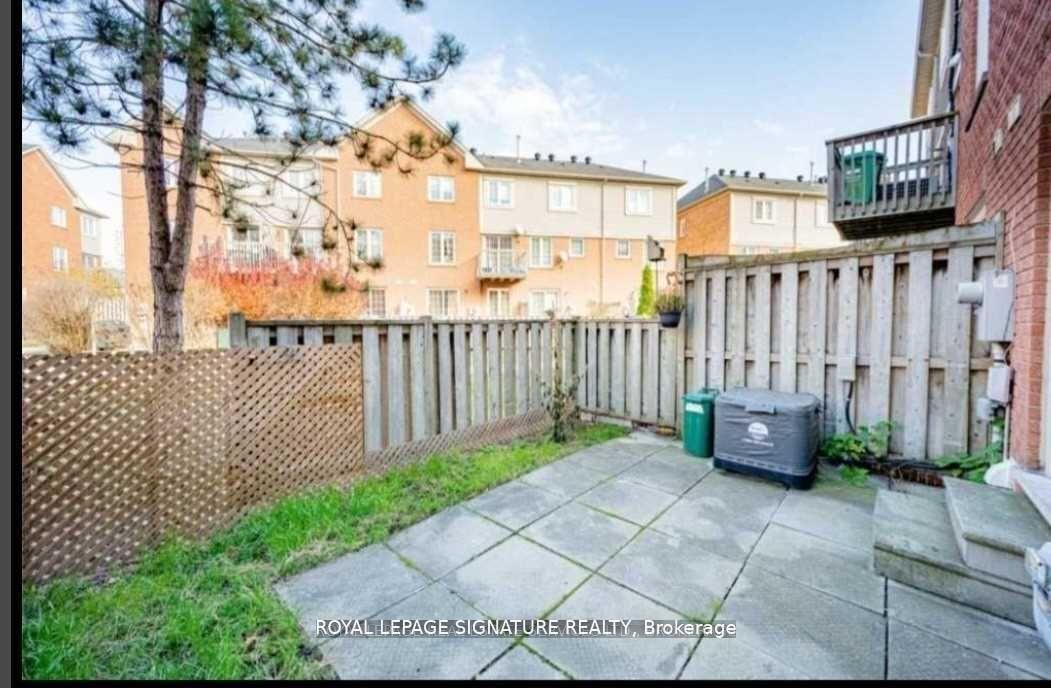 3 Bedrooms Condo at 6950 Tenth, Mississauga For sale