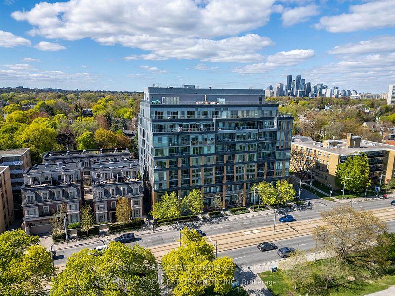 1 Bedroom Condo at 6 Parkwood, Toronto For sale