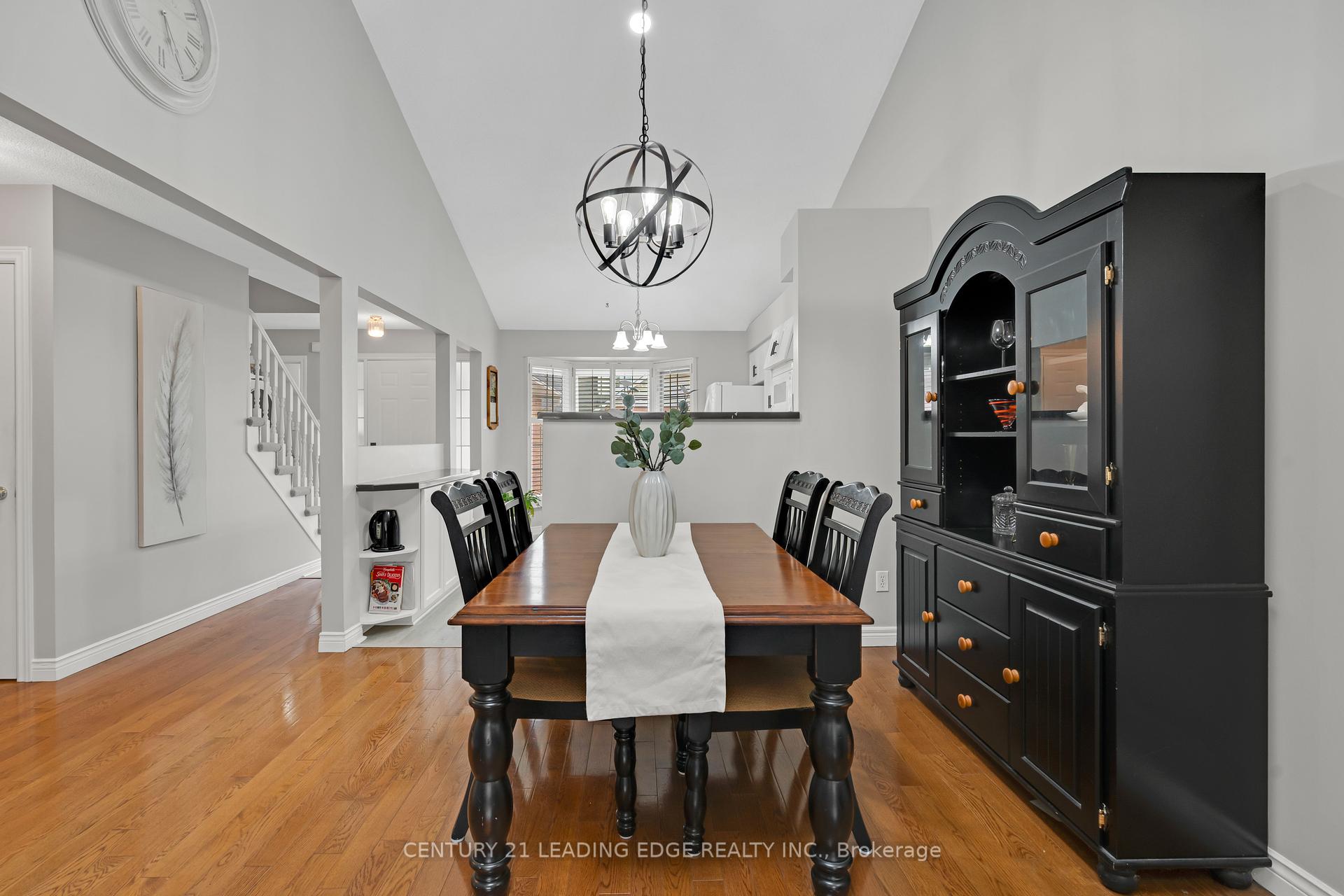 3 Bedrooms Condo at 2435 Woodward,  Burlington For sale