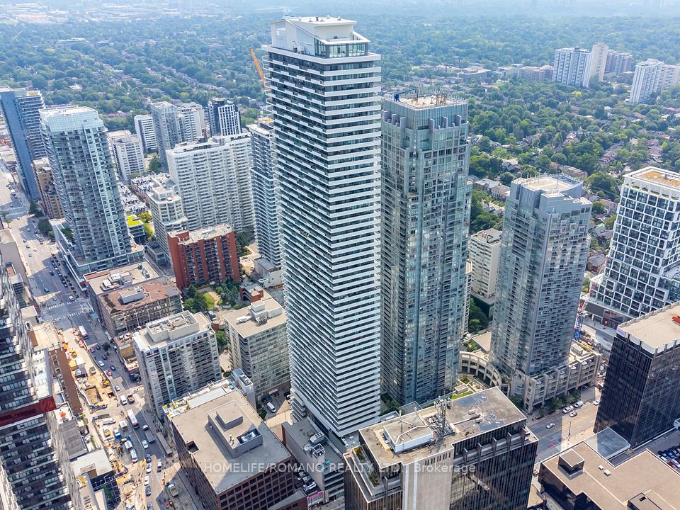 2221 Yonge Street
