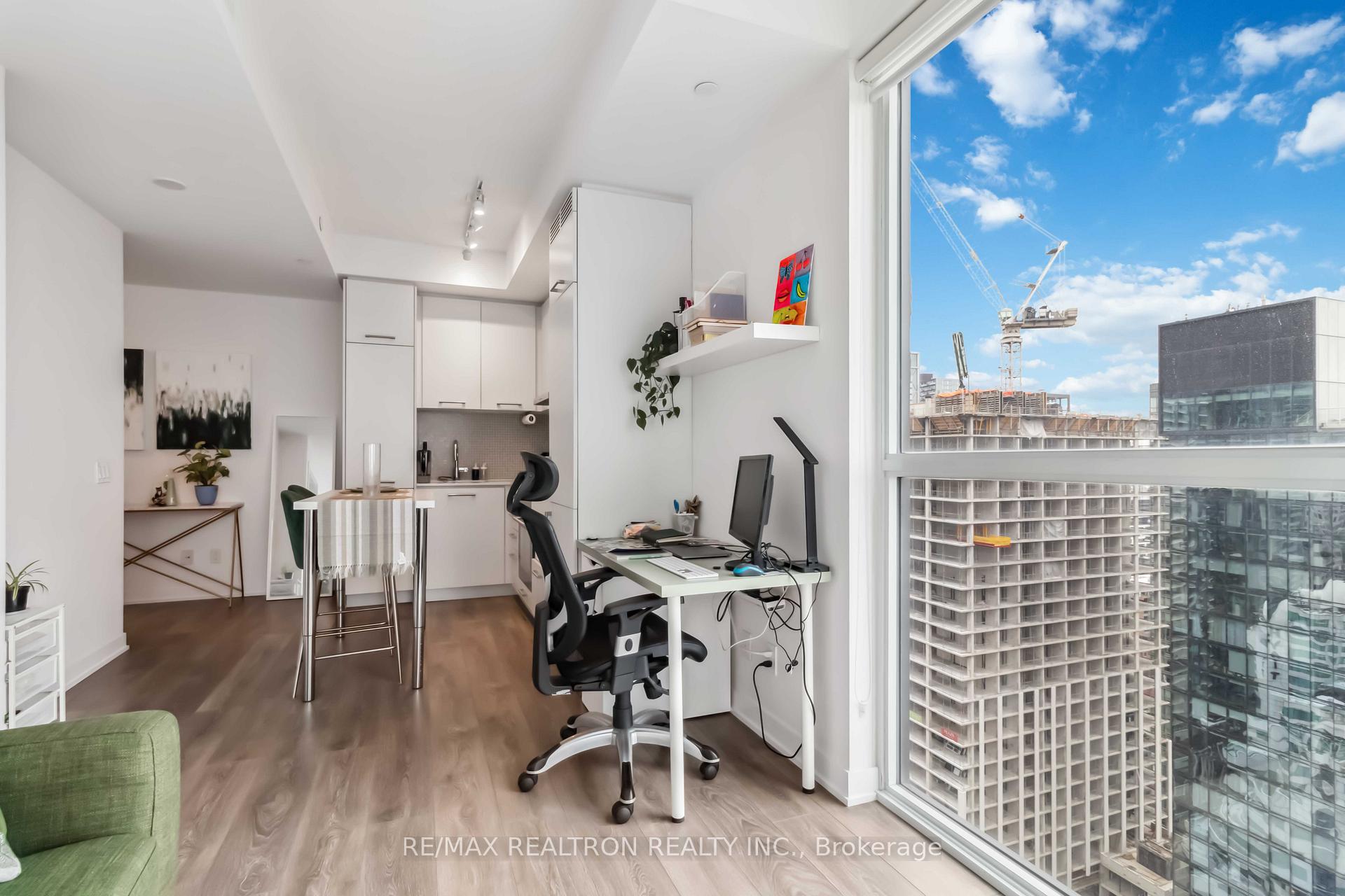 1 Bedroom Condo at 87 Peter, Toronto For sale