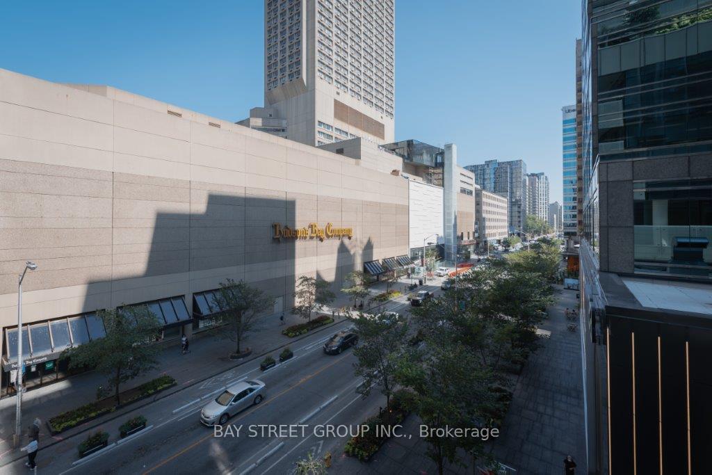 2 Bedrooms Condo at 1 Bloor, Toronto For sale