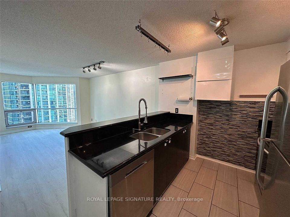 10 Yonge Street