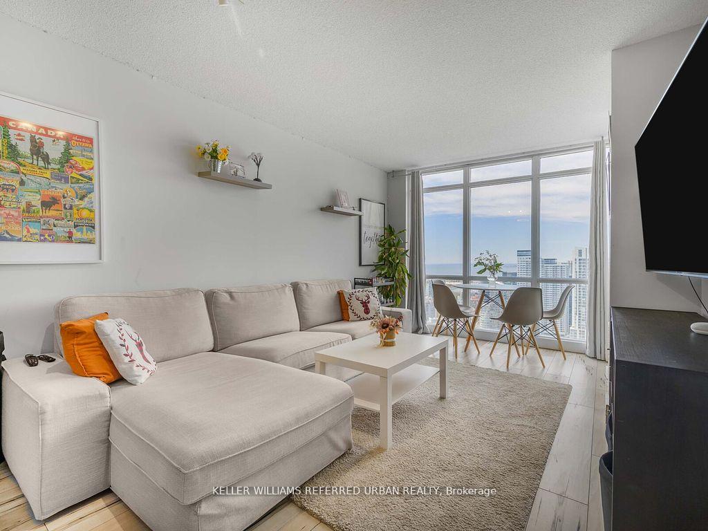 2 Bedrooms Condo at 11 Brunel, Toronto For sale