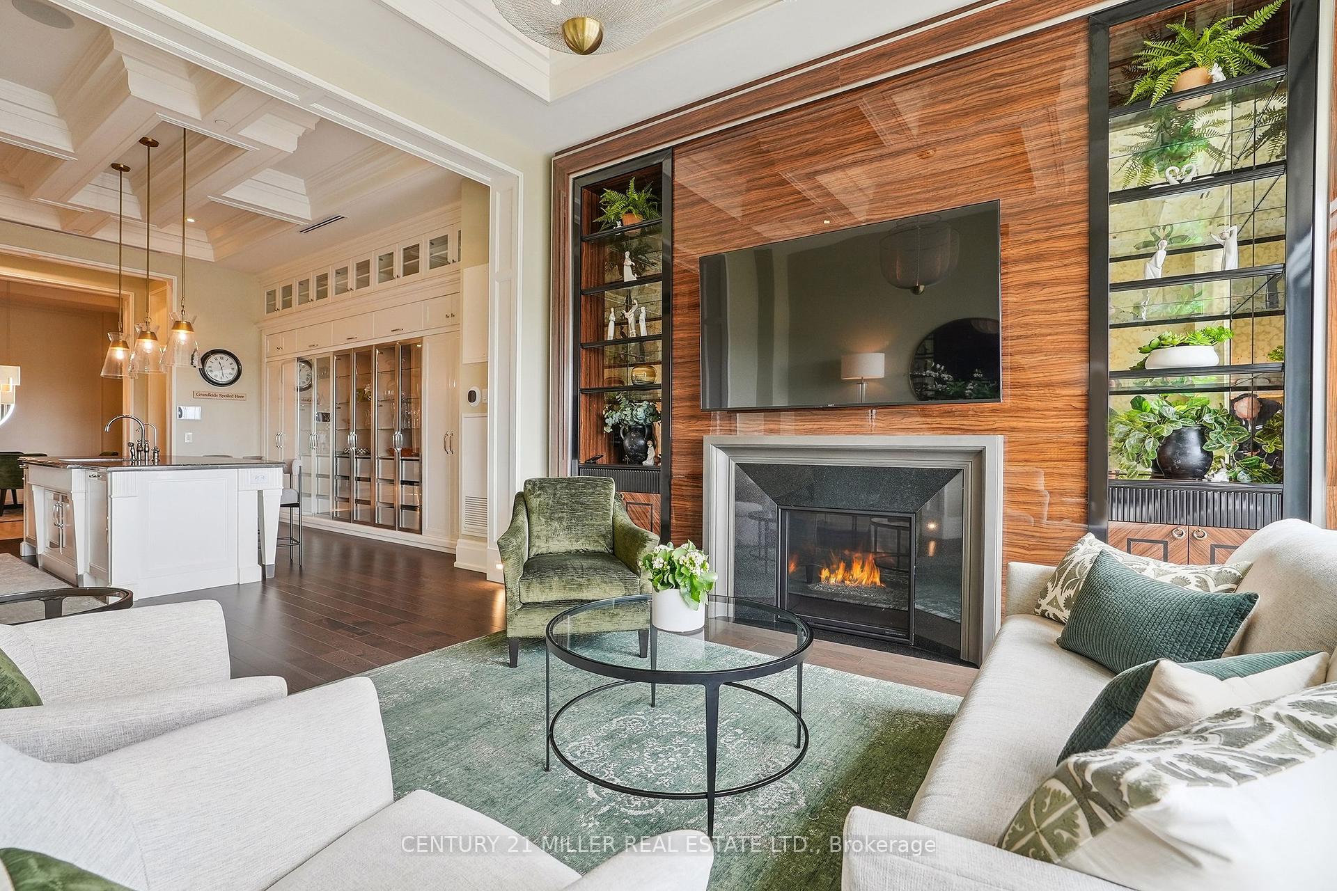 2 Bedrooms Condo at 300 Randall, Oakville For sale