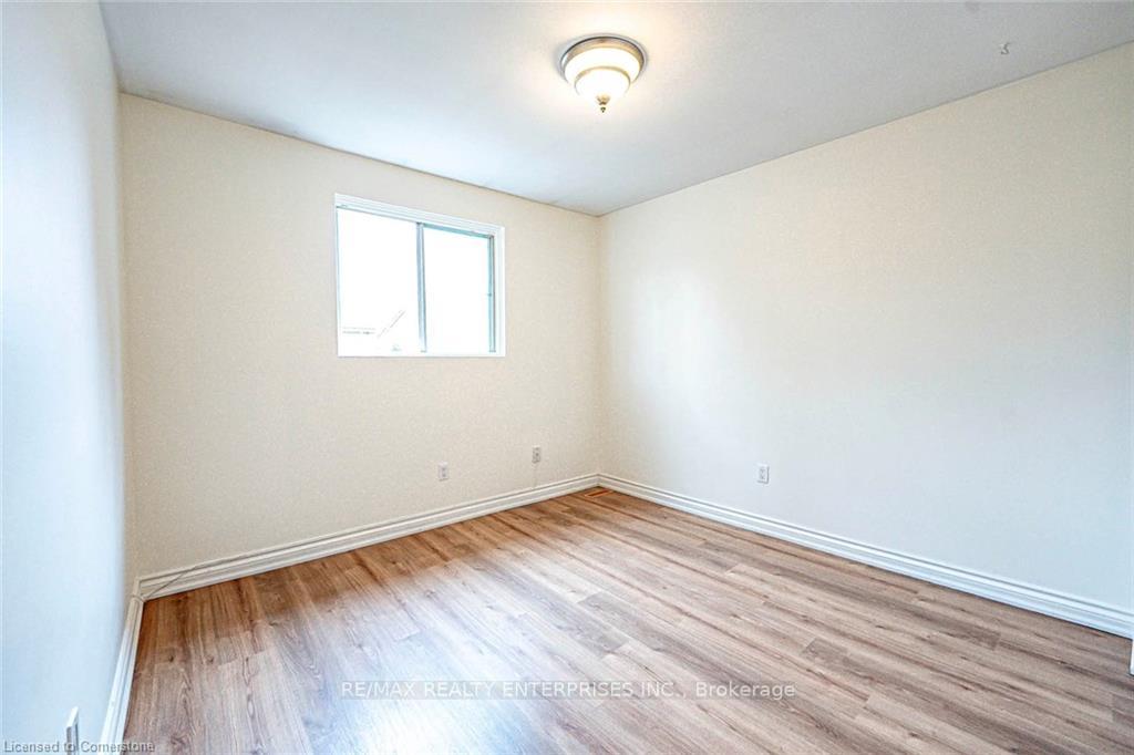4 Bedrooms Condo at 1050 Shawnmarr, Mississauga For sale