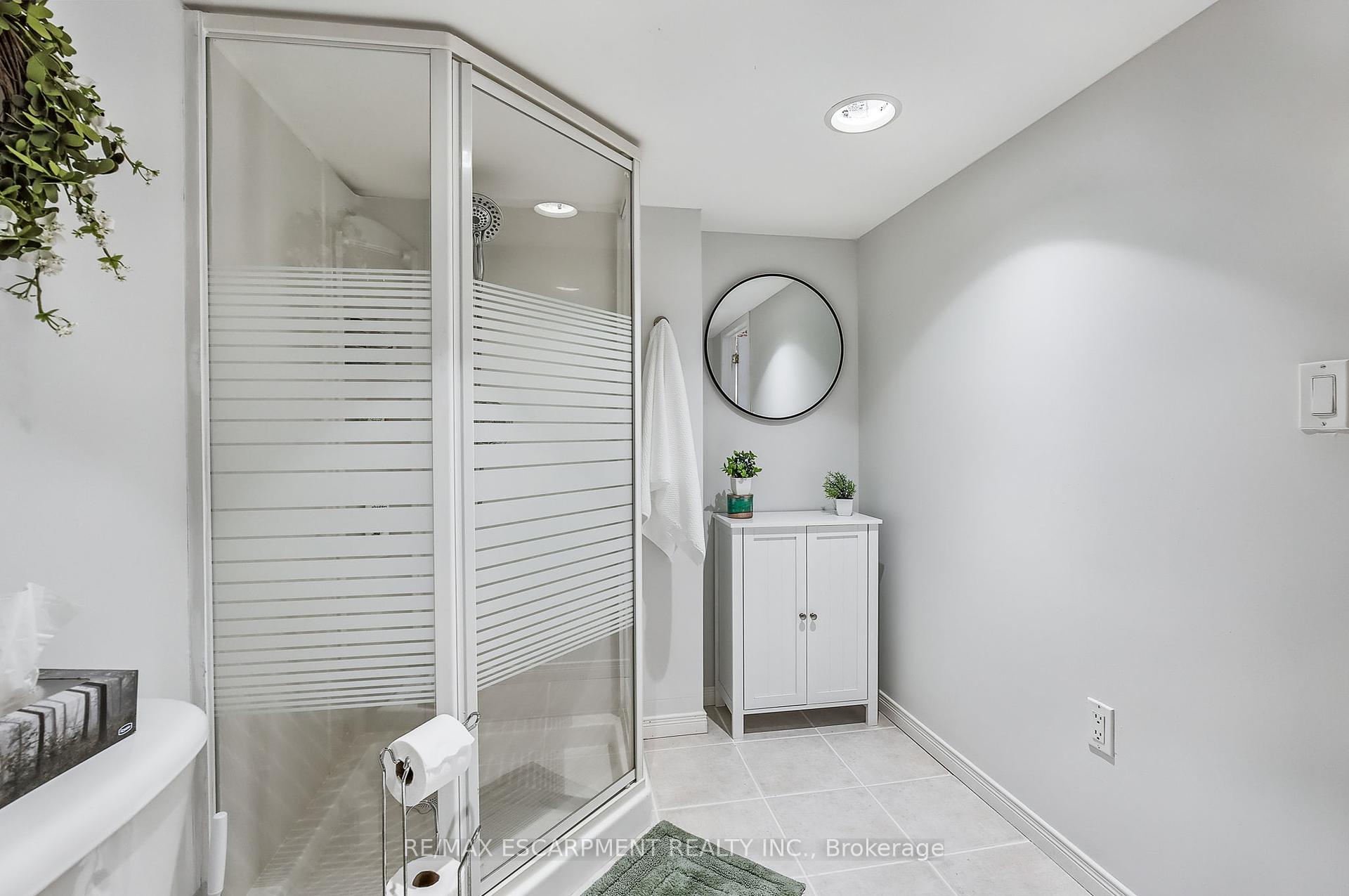2 Bedrooms Condo at 4045 UPPER MIDDLE, Burlington For sale