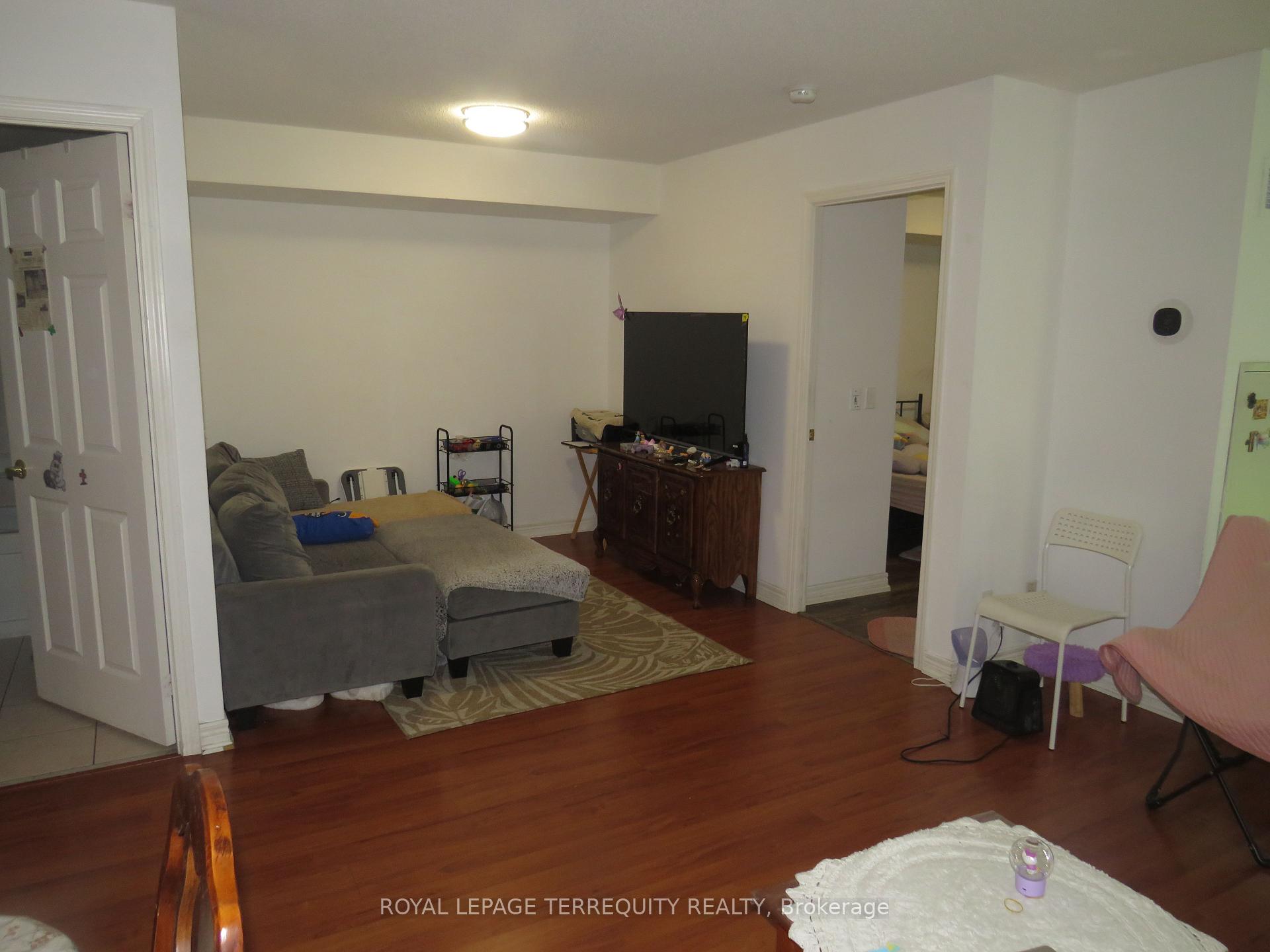 2 Bedrooms Condo at 30 Grand Trunk, Toronto For sale