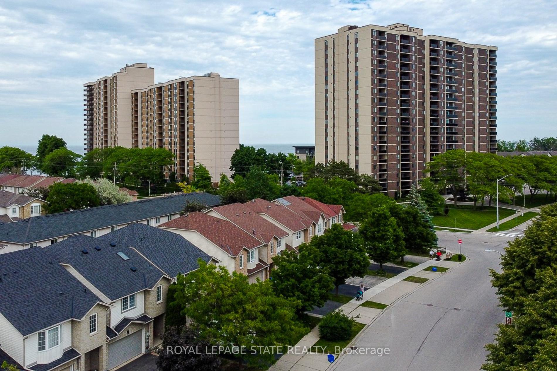 3 Bedrooms Condo at 301 Frances, Hamilton For sale