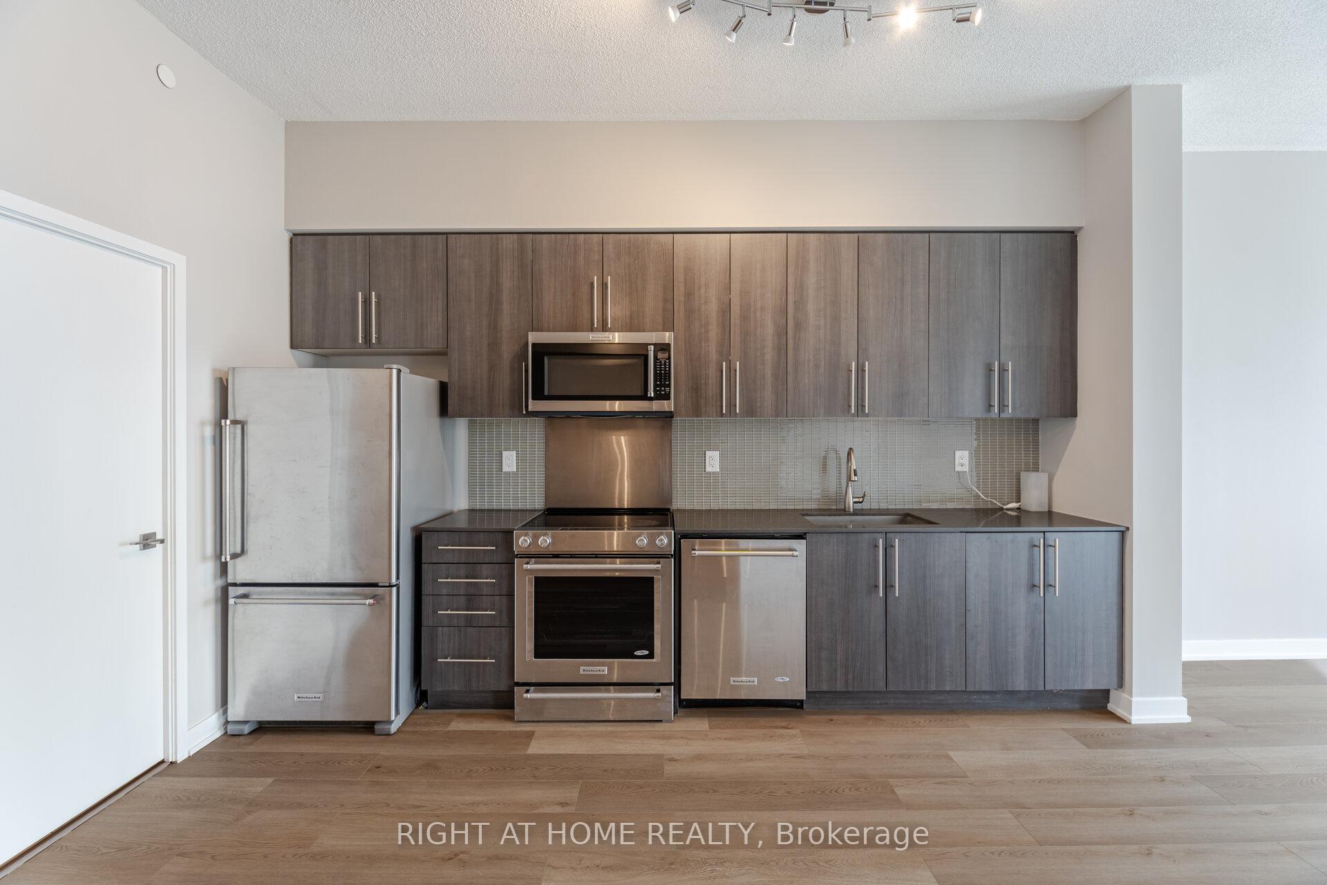 2 Bedrooms Condo at 4011 Brickstone, Mississauga For sale