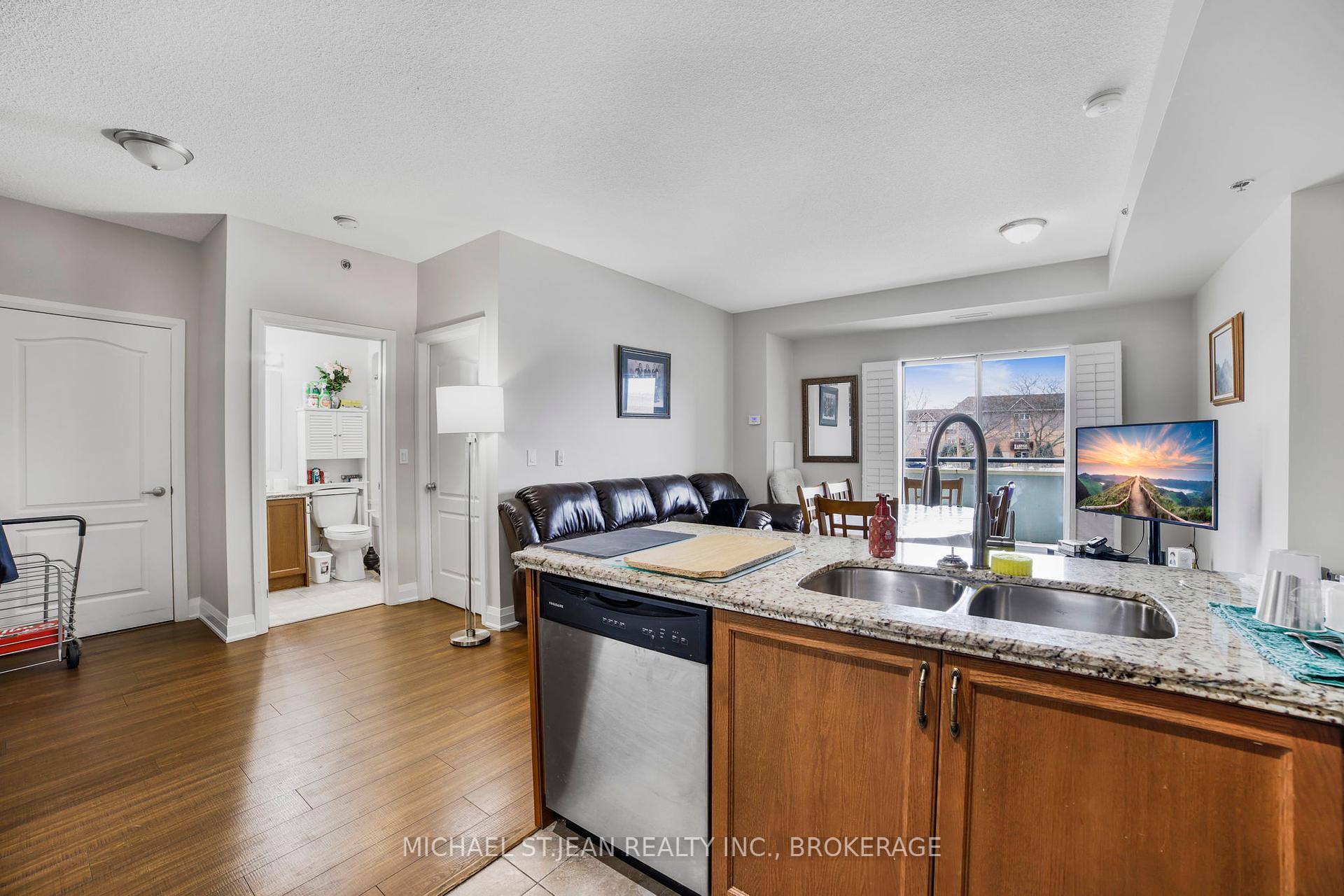 2 Bedrooms Condo at 319 Highway 8,  Hamilton For sale