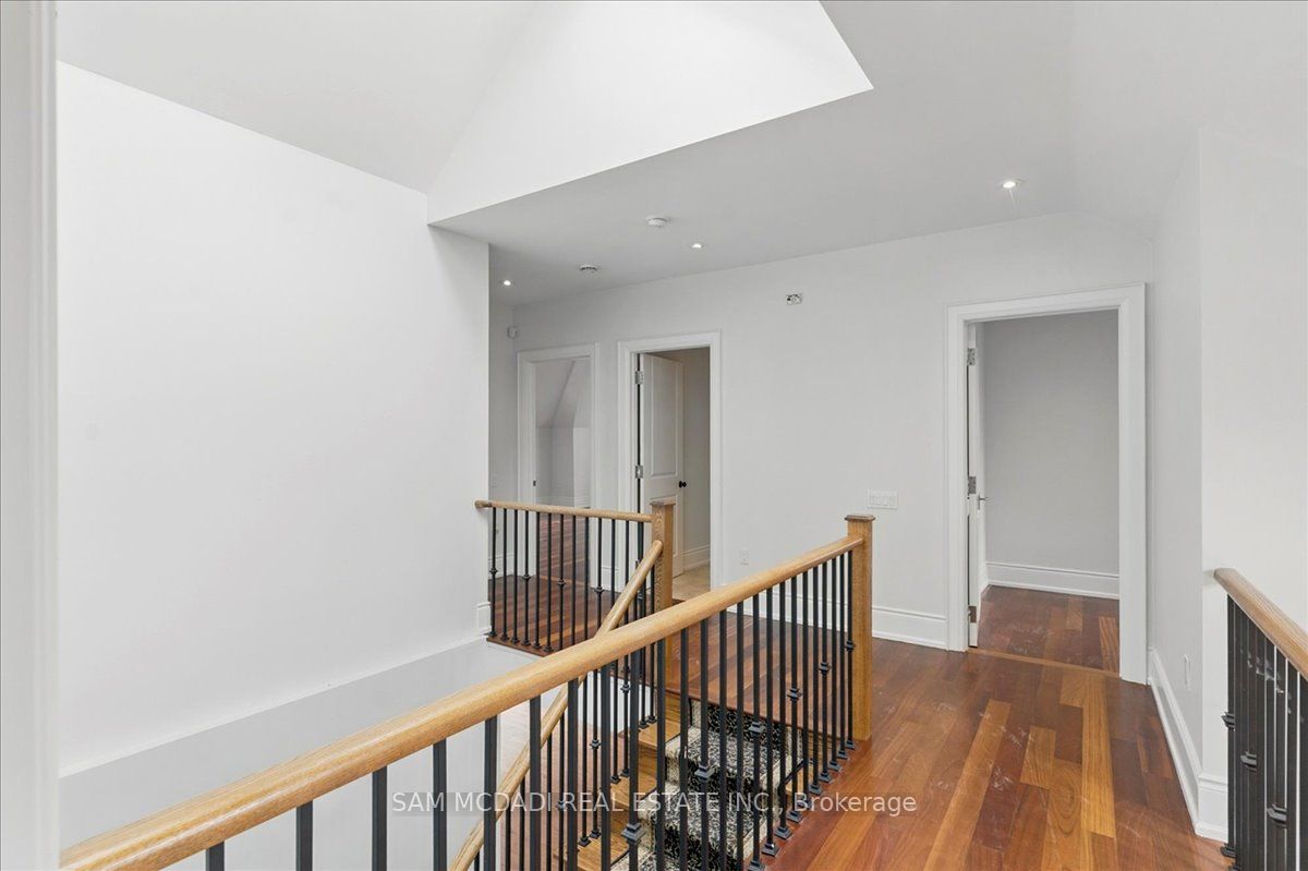 955 Albertson Crescent