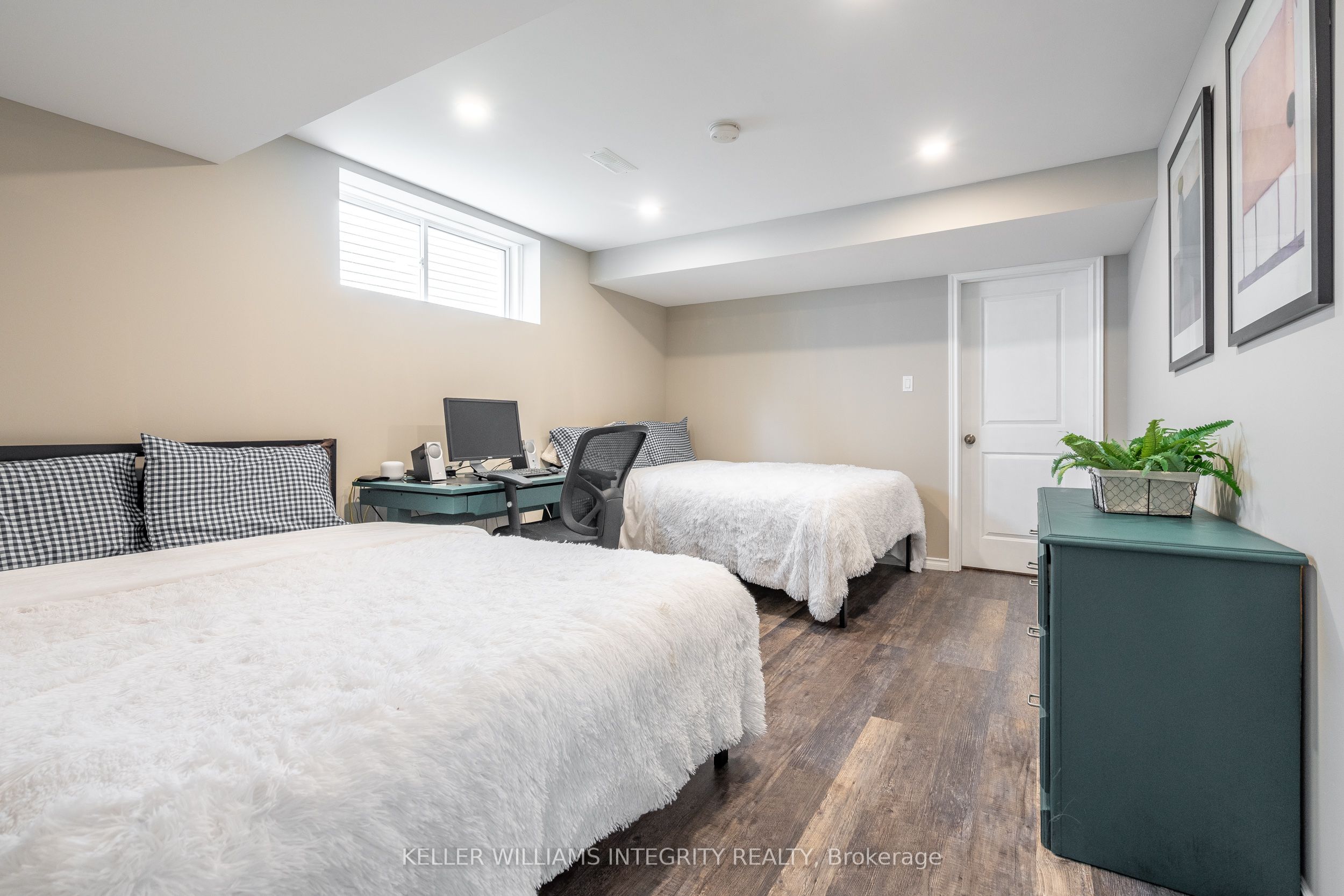 1126 Beckett Crescent
