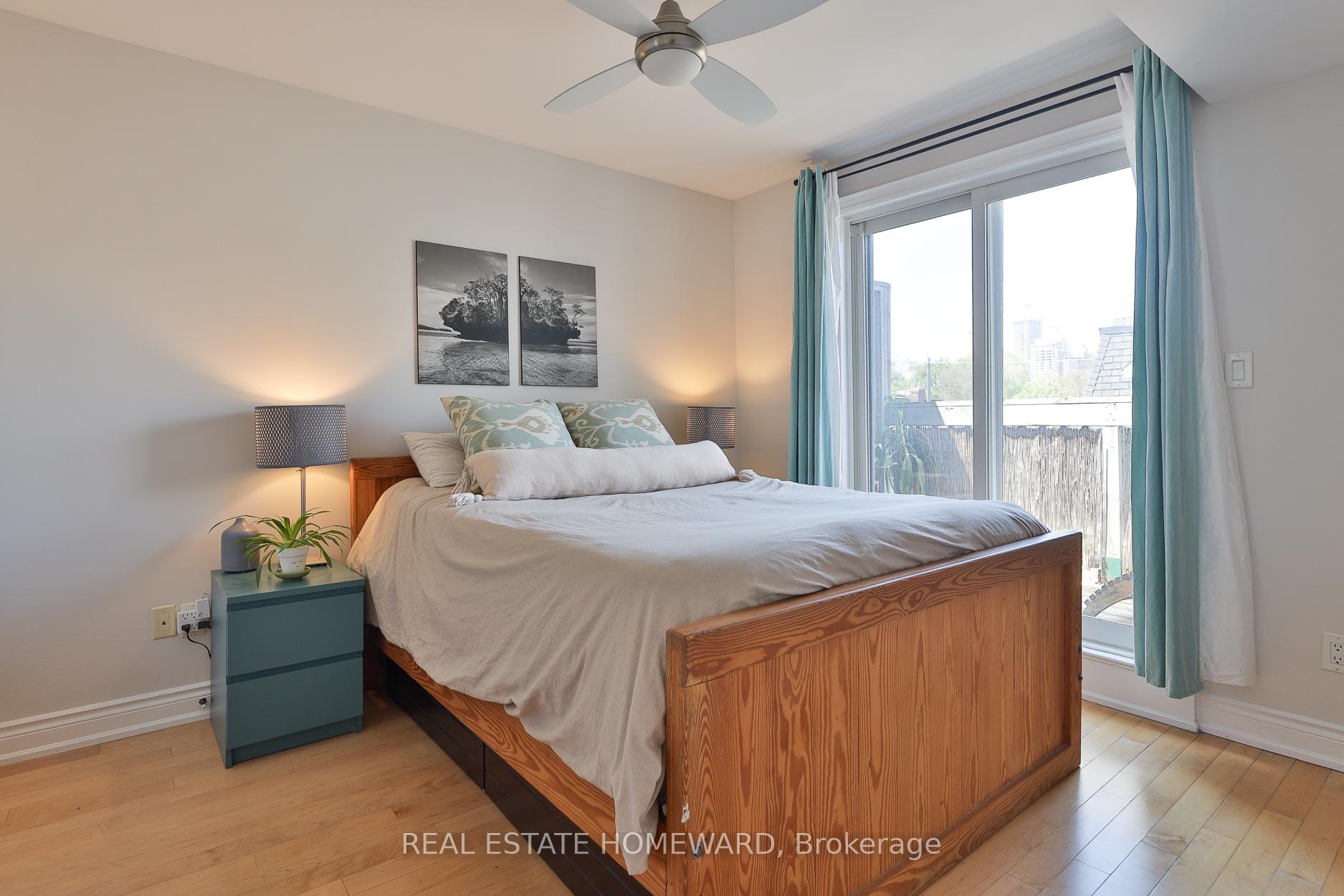 3 Bedrooms Condo at 36 Rusholme Park, Toronto For sale