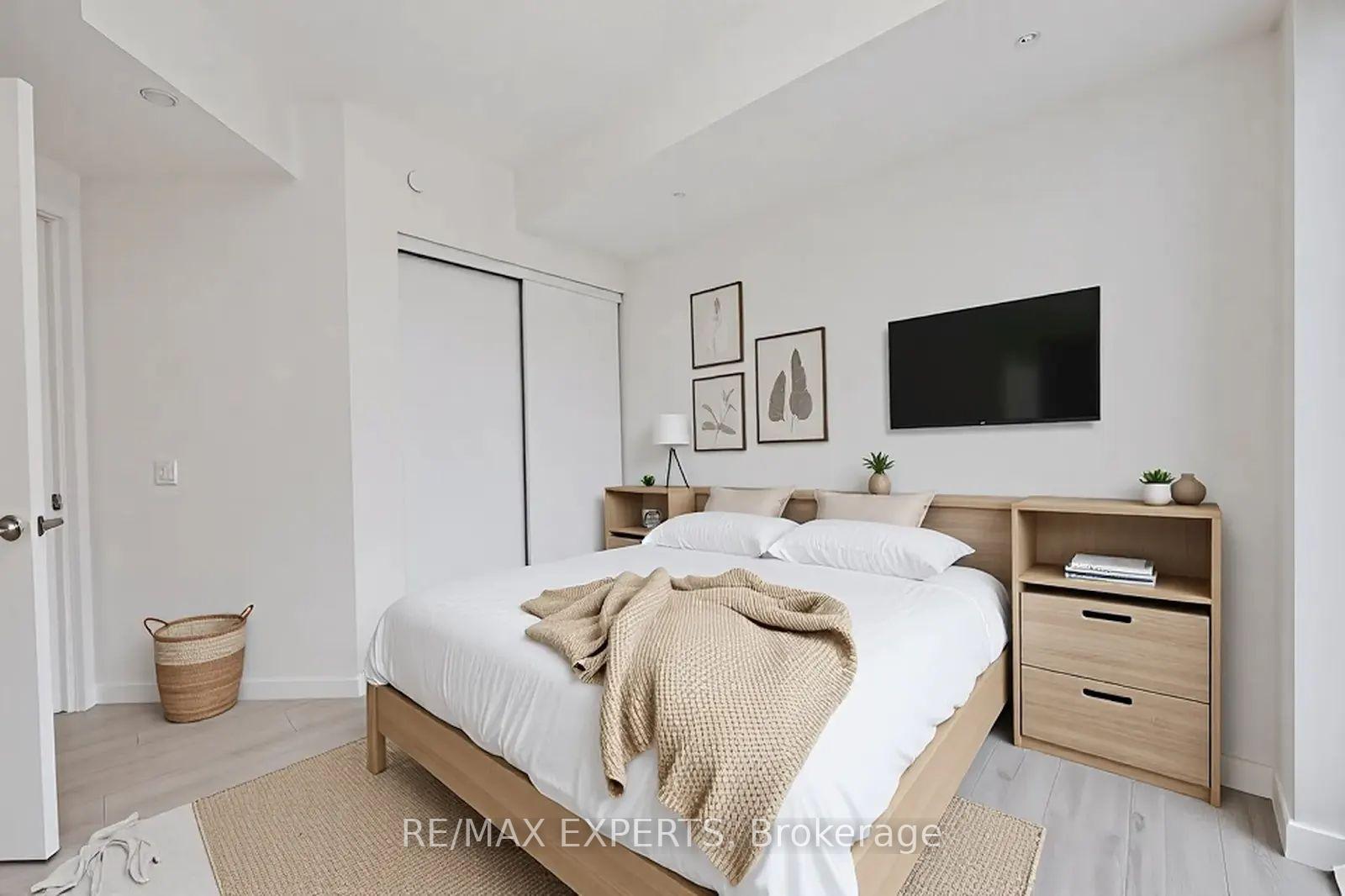 2 Bedrooms Condo at 9000 Jane, Vaughan For sale