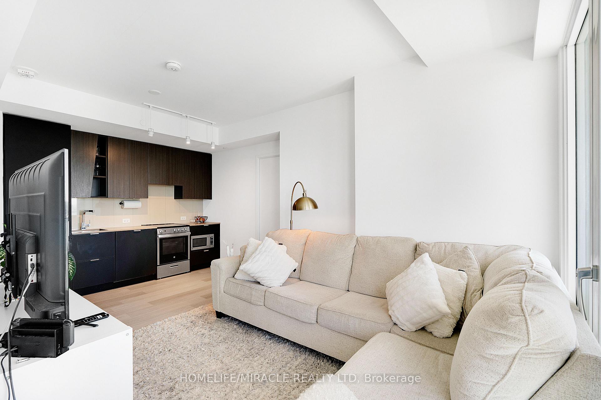 2 Bedrooms Condo at 3883 Quratz, Mississauga For sale
