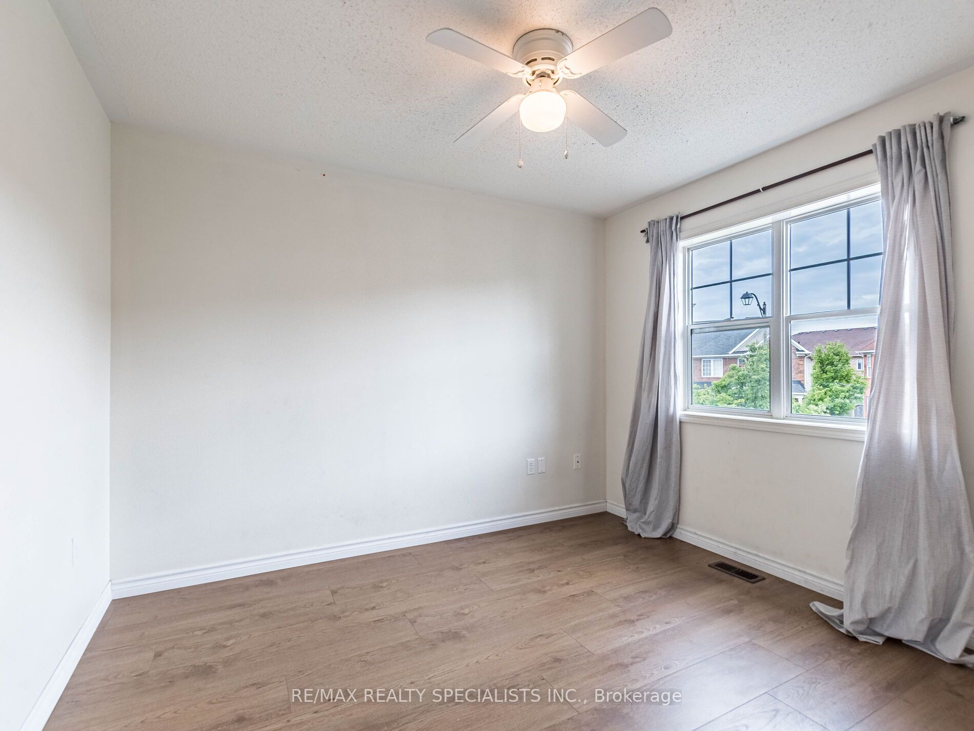 105 DECKER HOLLOW Circle
