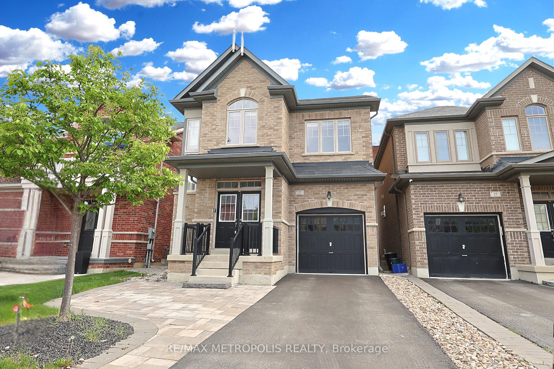 27 Dunedin Drive, Vaughan, ON L4H 3Y3