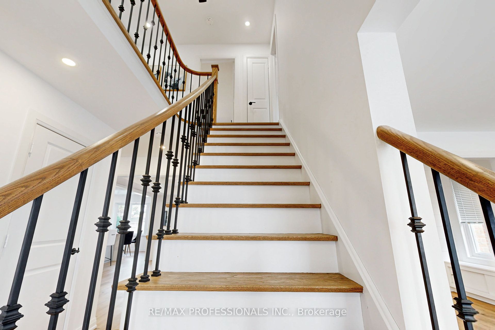 1327 Greenwood Crescent