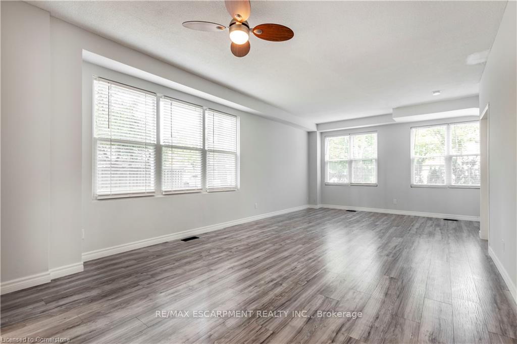 3 Bedrooms Condo at 4199 Longmoor, Burlington For sale