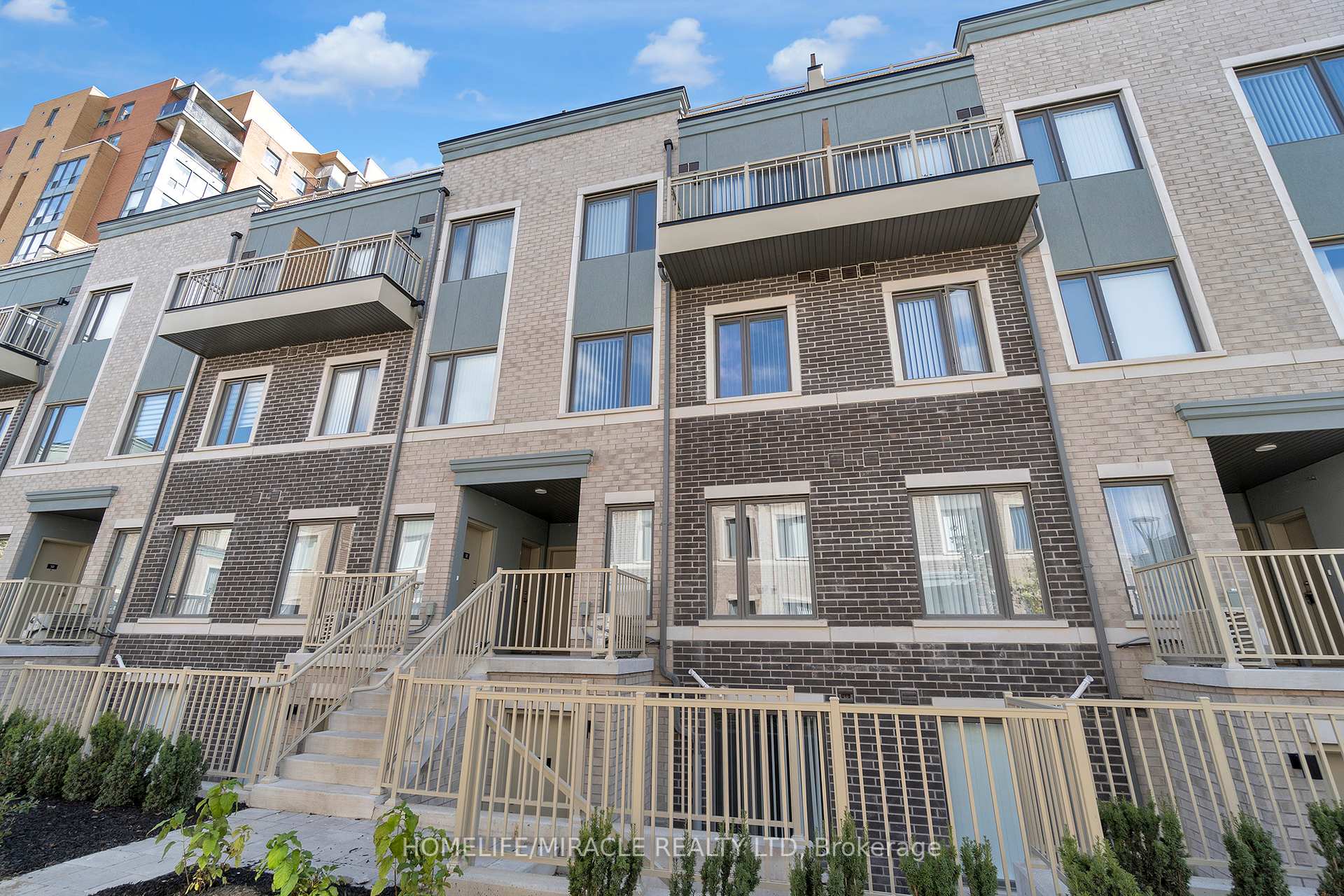 2 Bedrooms Condo at 5 William Jackson, Toronto For sale
