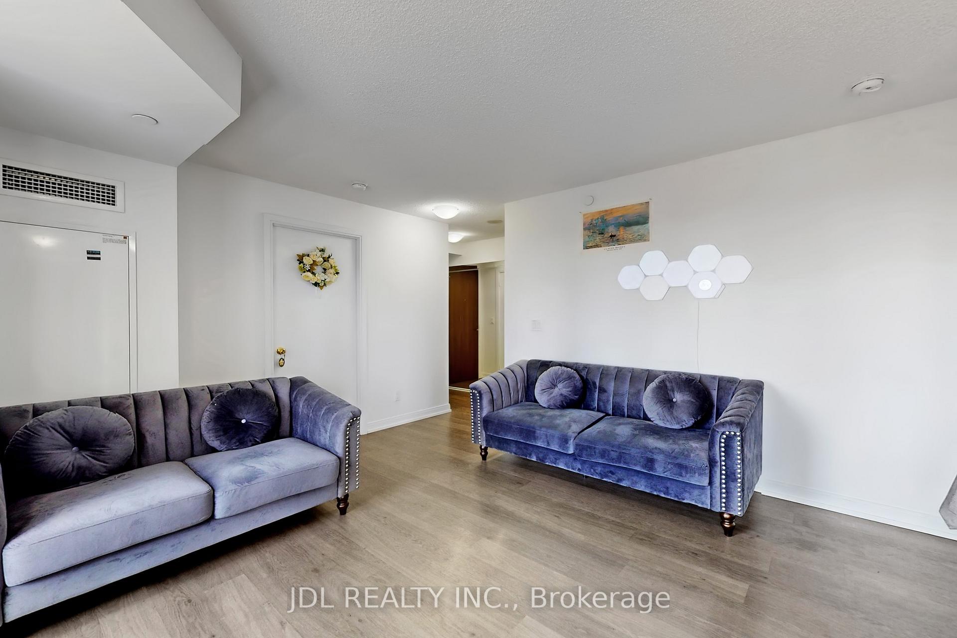 2 Bedrooms Condo at 255 Village Green, Toronto For sale