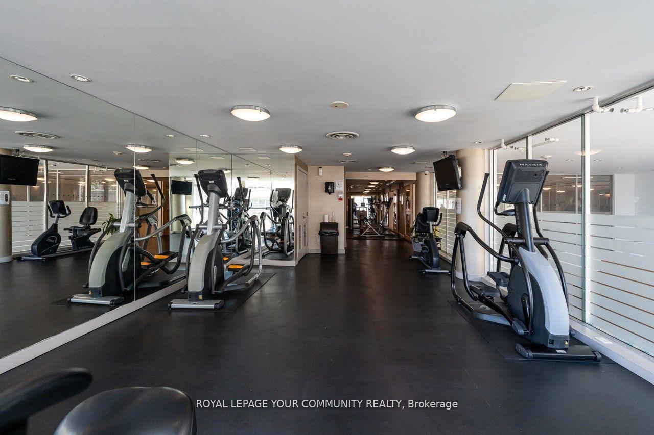 2 Bedrooms Condo at 225 Webb, Mississauga For sale
